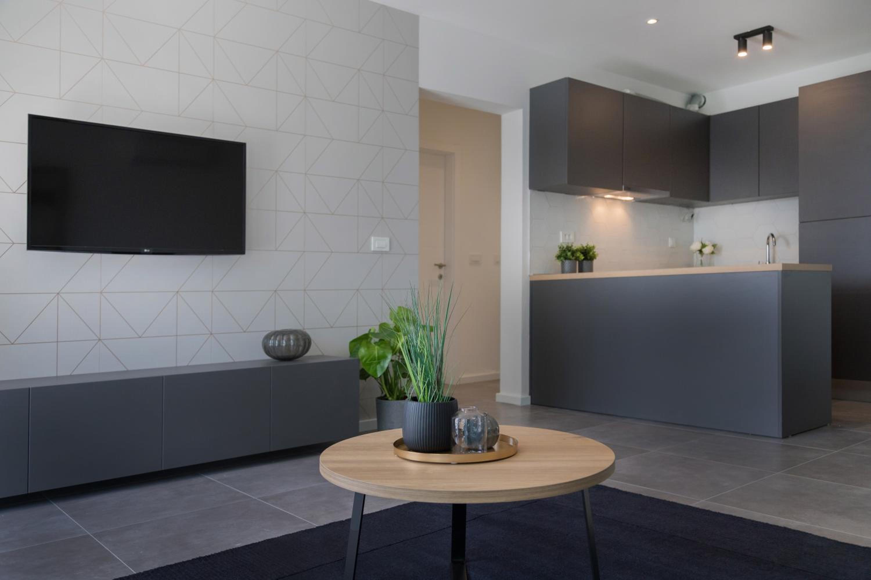 Two-Bedroom Apartment with Balcony and Sea View photo 3