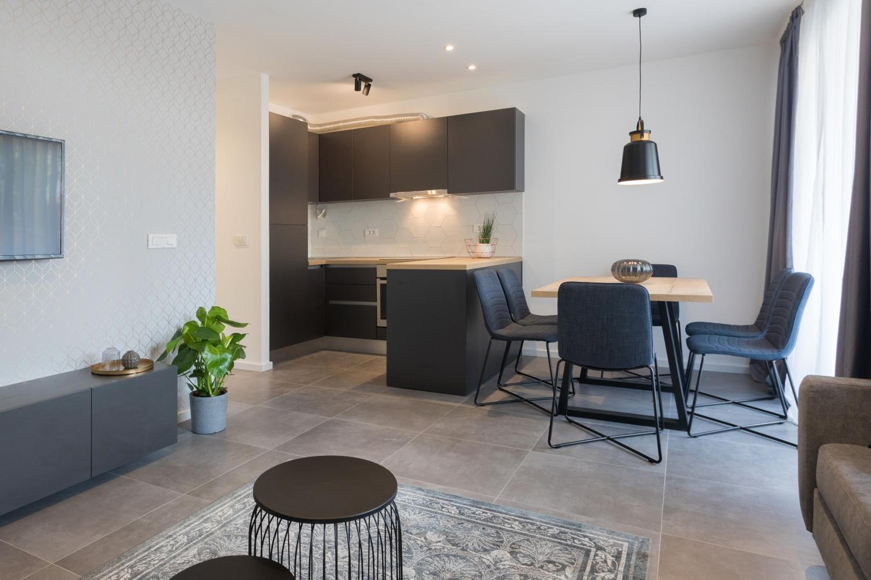 Two-Bedroom Apartment with Balcony and Sea View photo 2