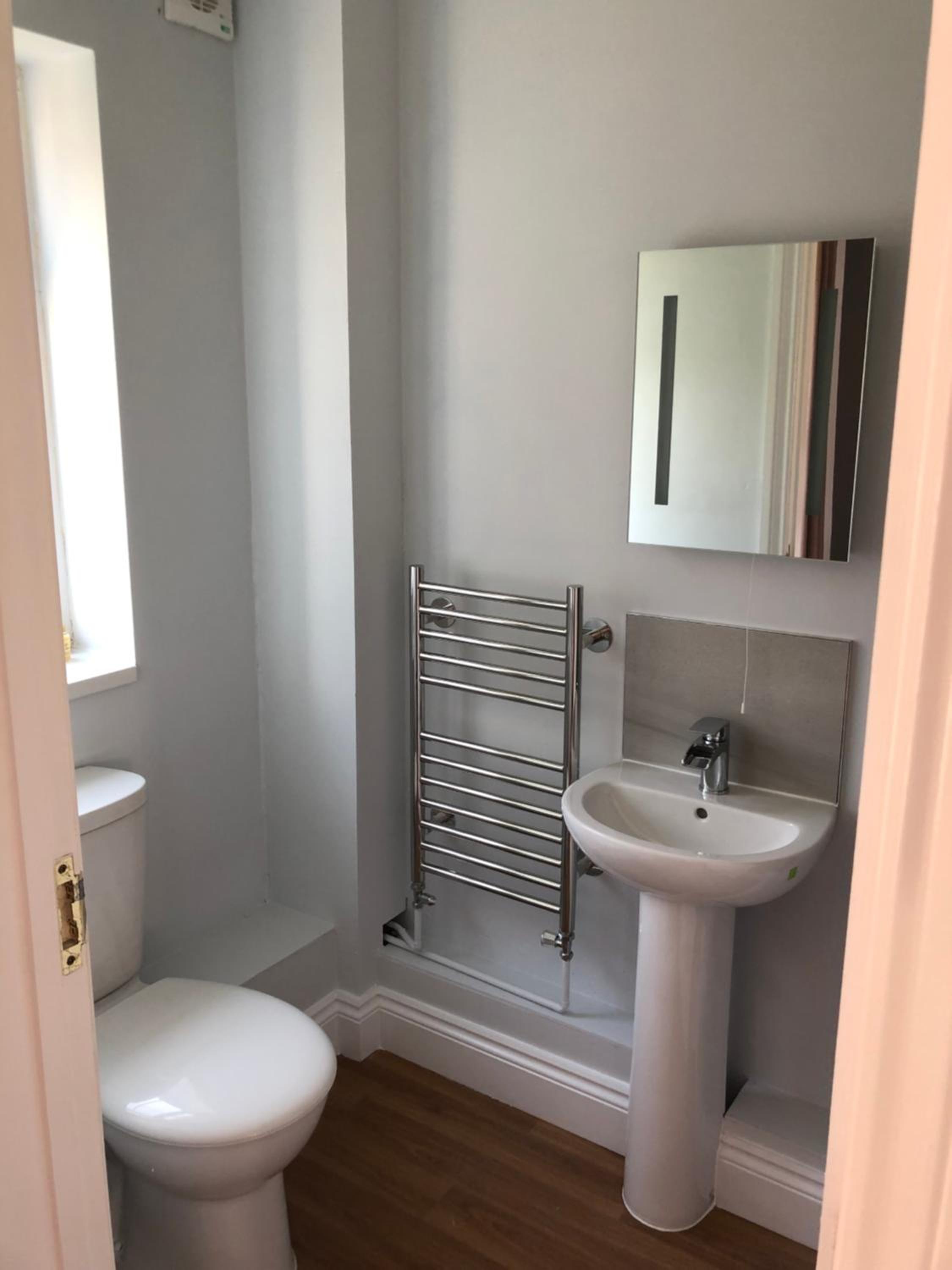 Standard King Room - Photo 10