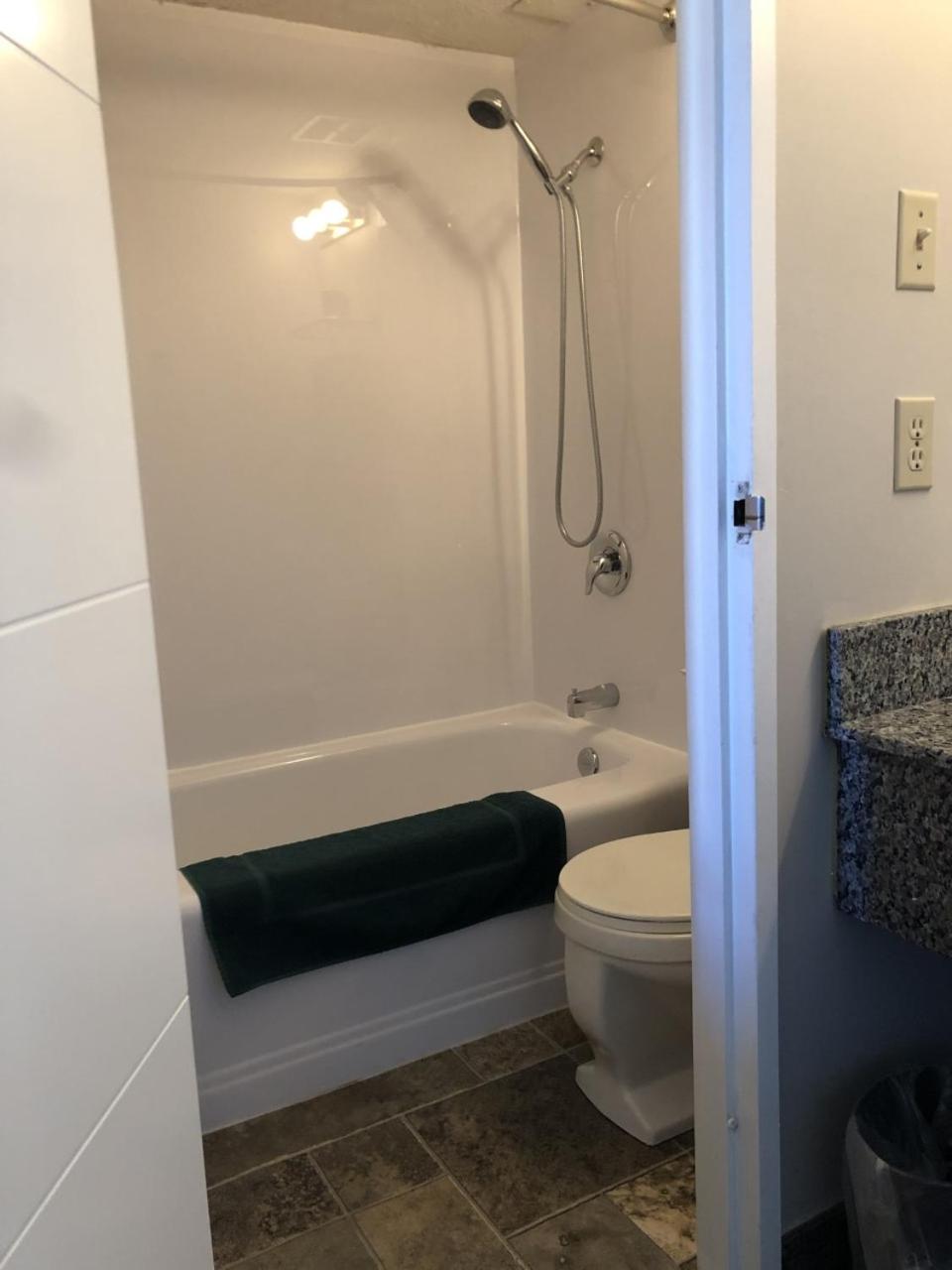 Queen Room - Photo 2