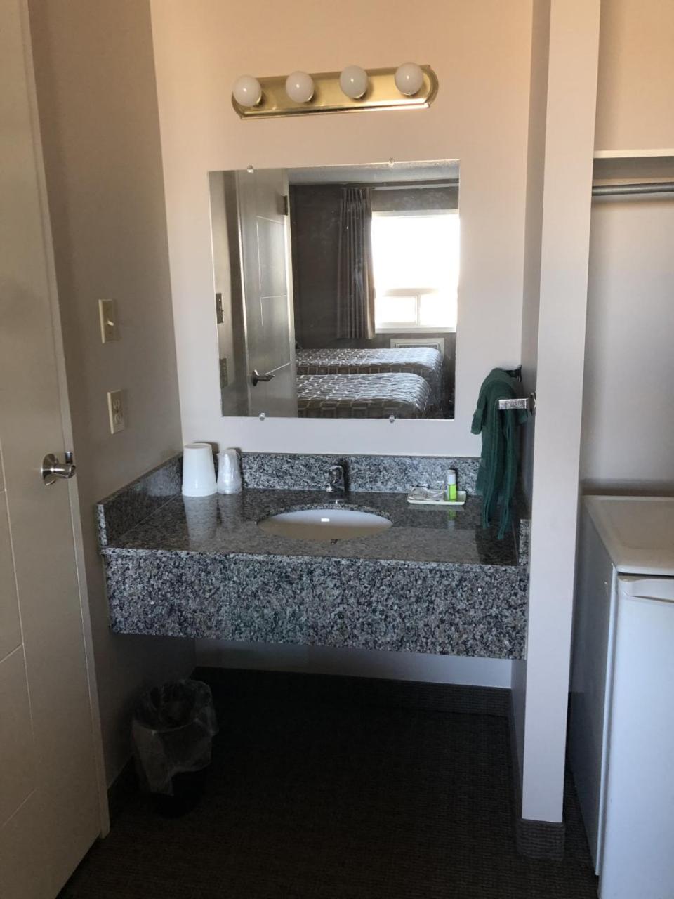Queen Room - Photo 1