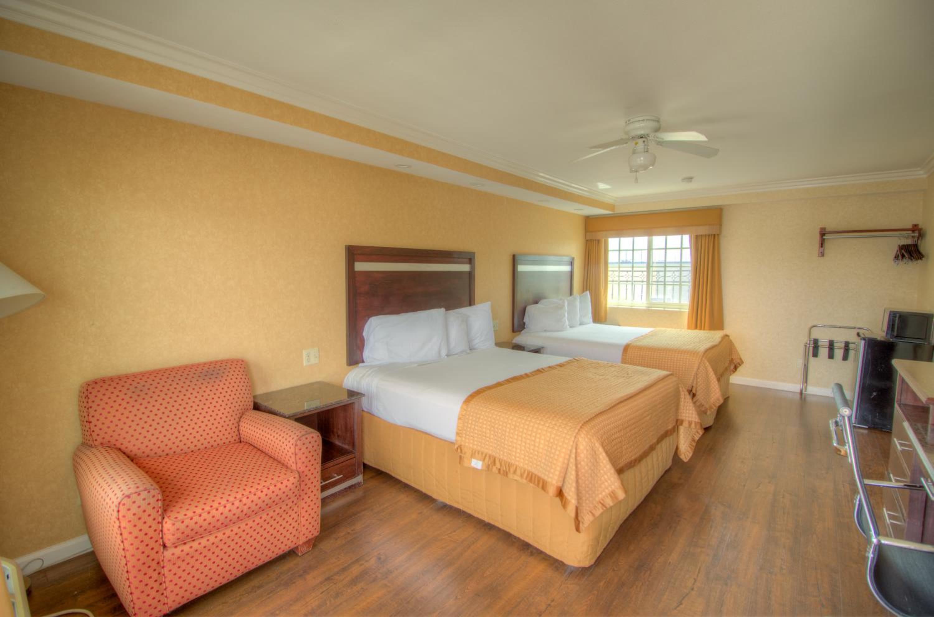 Family Room - Photo 6