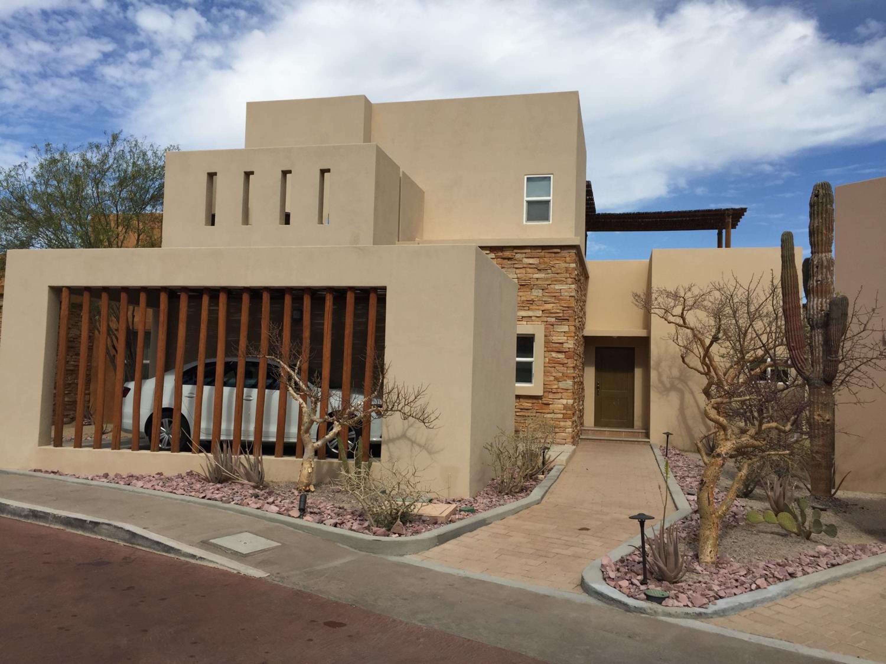 Four-Bedroom House photo 2