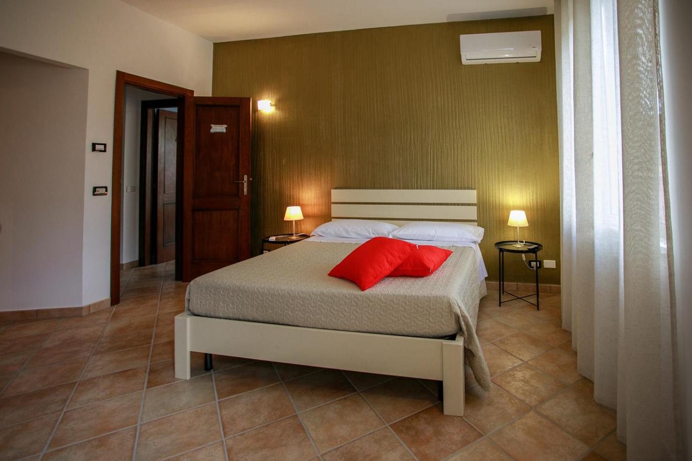 Double Room with Private Bathroom photo 3