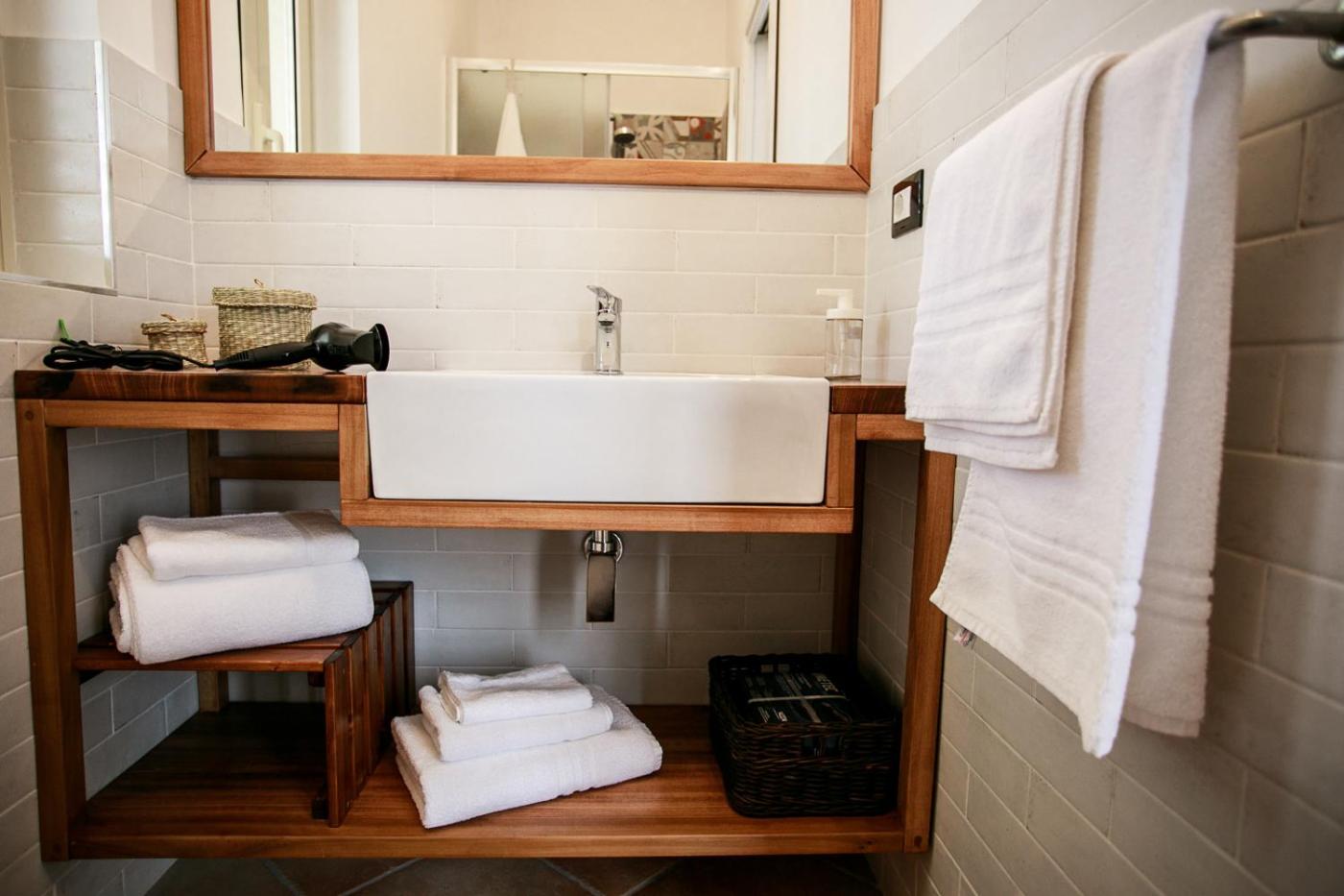 Quadruple Room with Private Bathroom - Photo 4