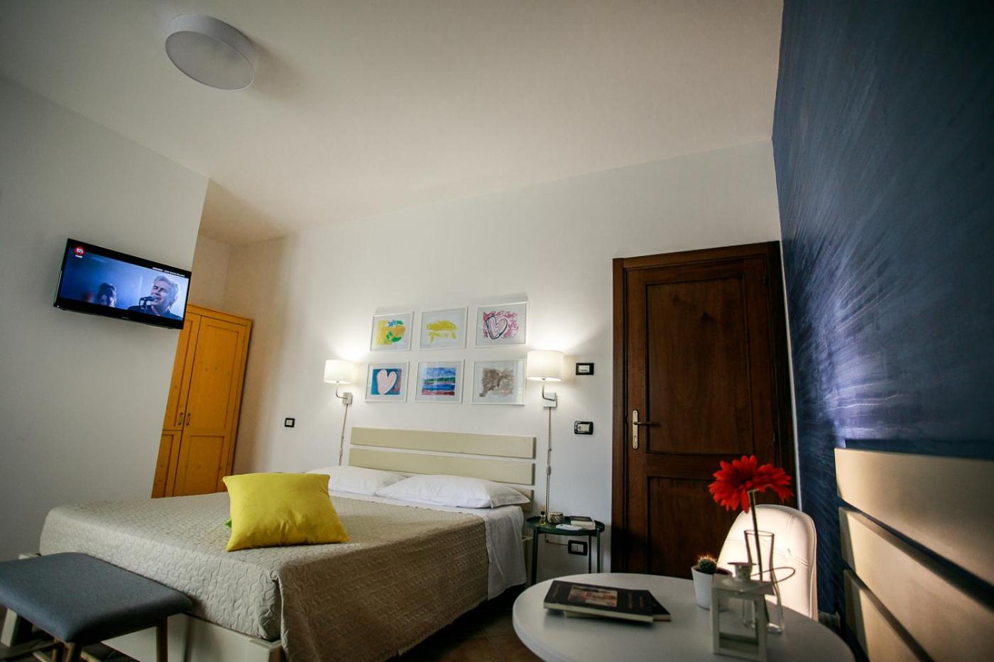 Quadruple Room with Private Bathroom - Photo 2