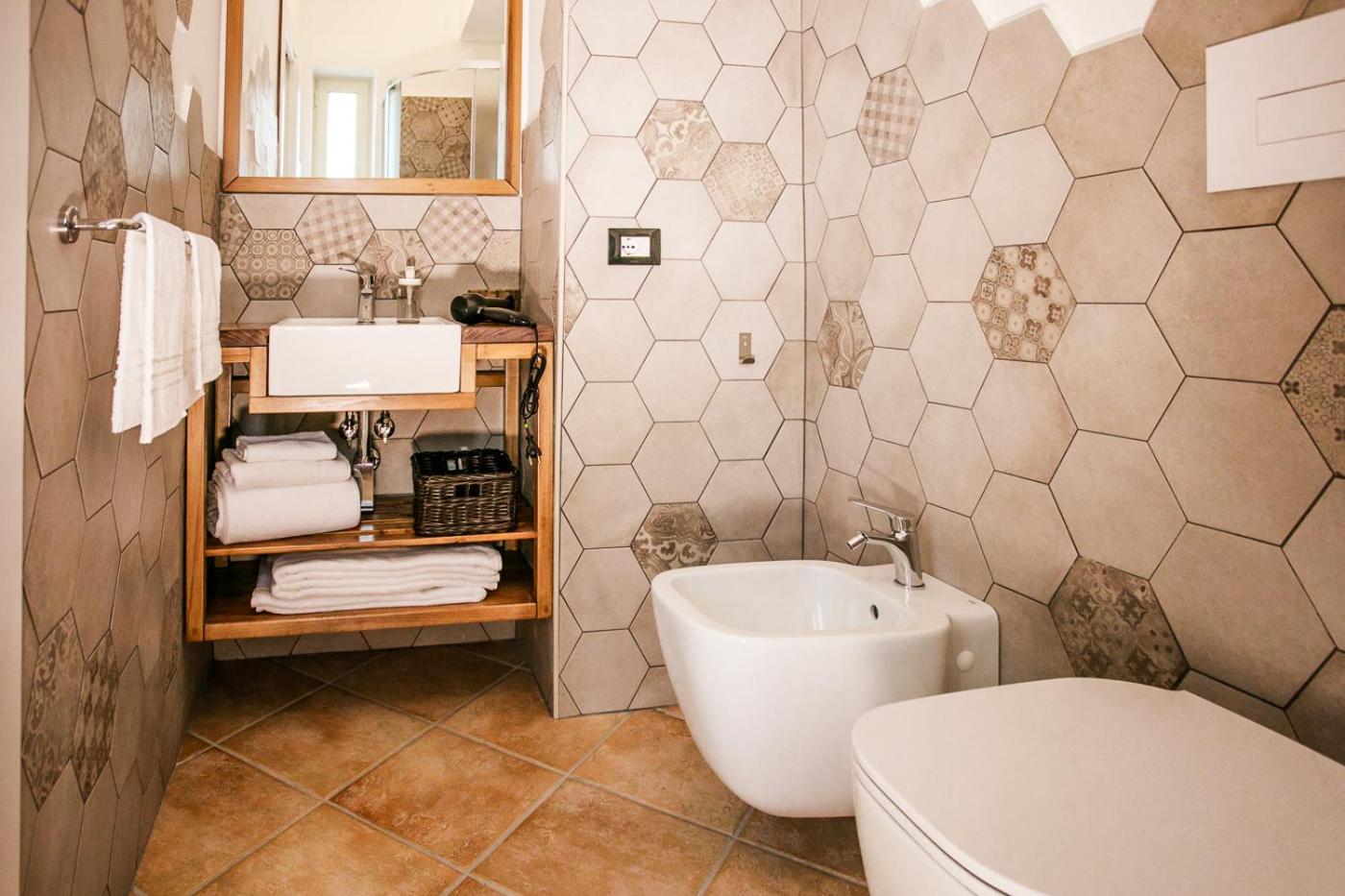 Double Room with Private Bathroom - Photo 5