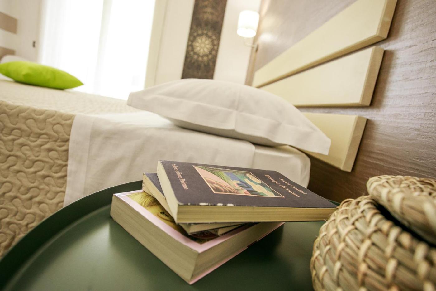Double Room with Private Bathroom - Photo 2