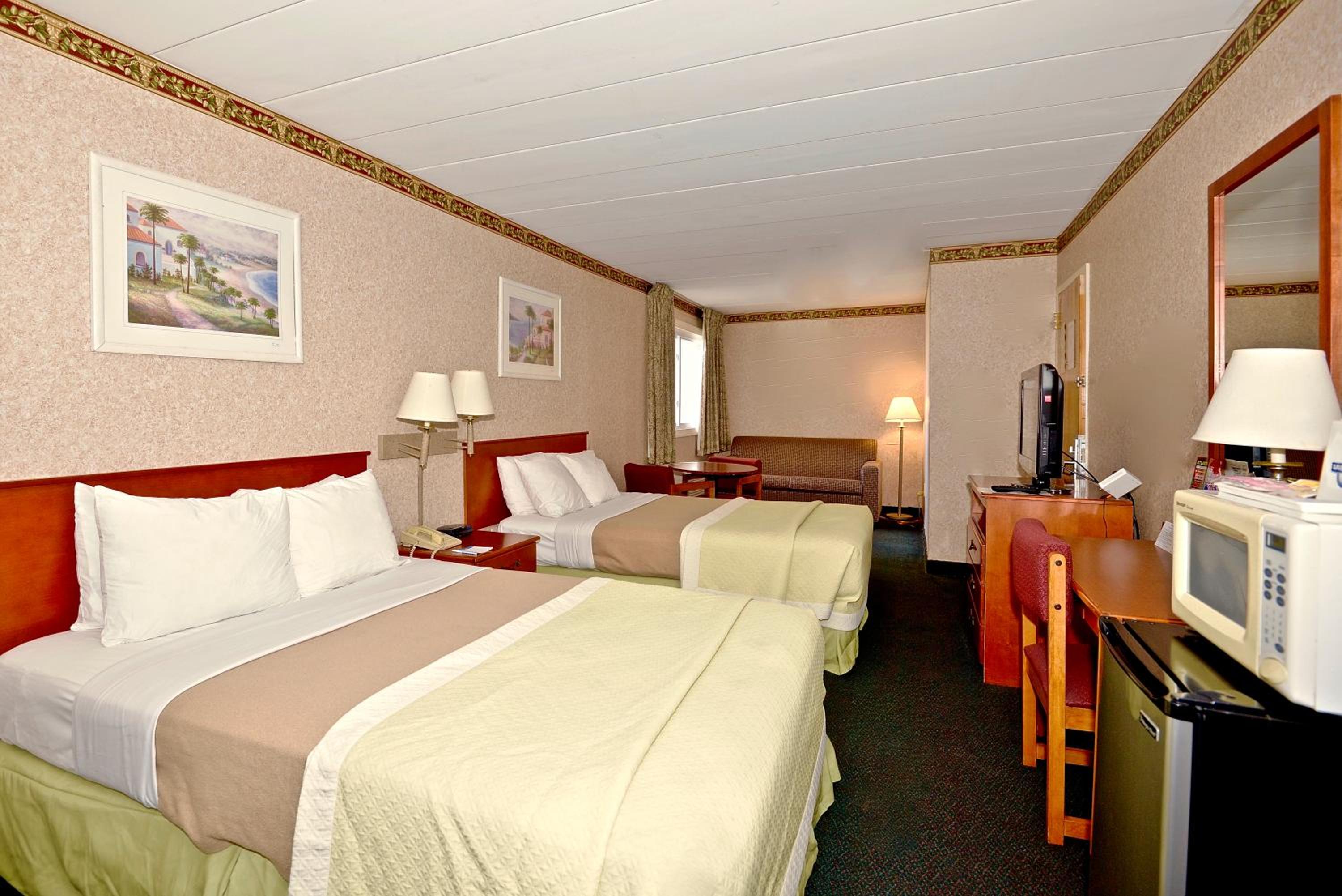 Suite with Two Double Beds and Sofa Bed - Non-Smoking - Photo 1
