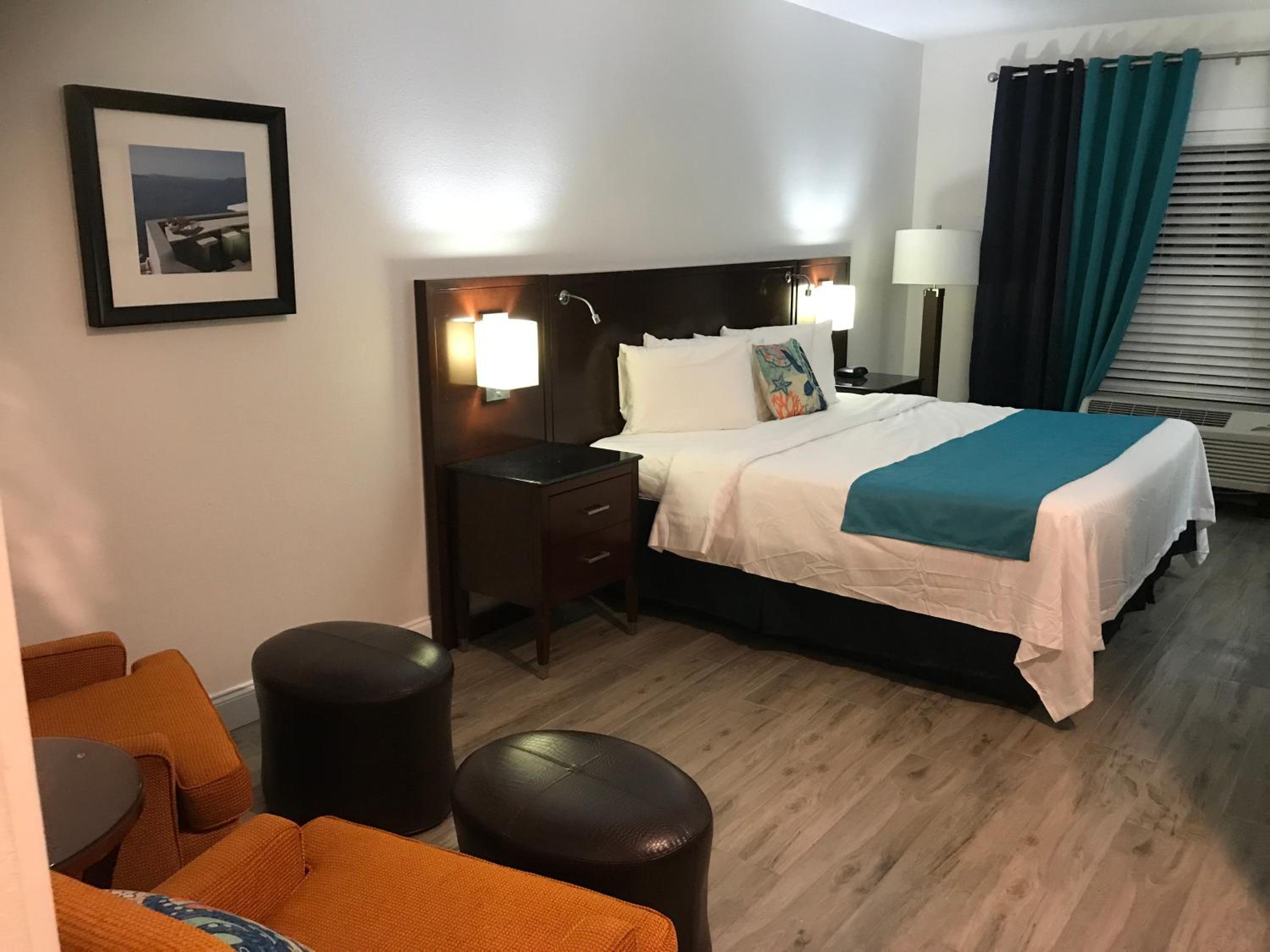 Deluxe King Room - Main Level photo 3