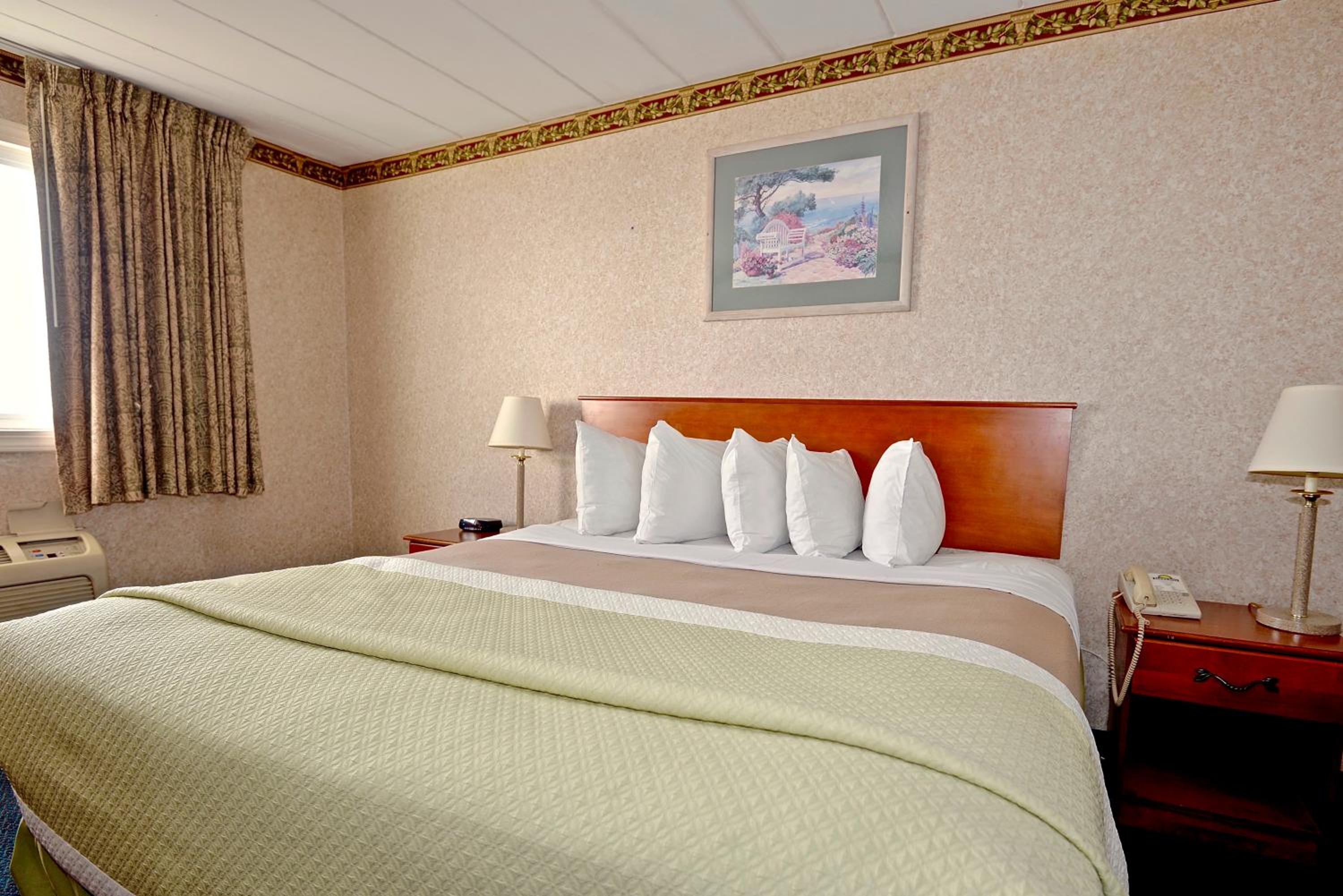 King Room - Non-Smoking - Photo 6