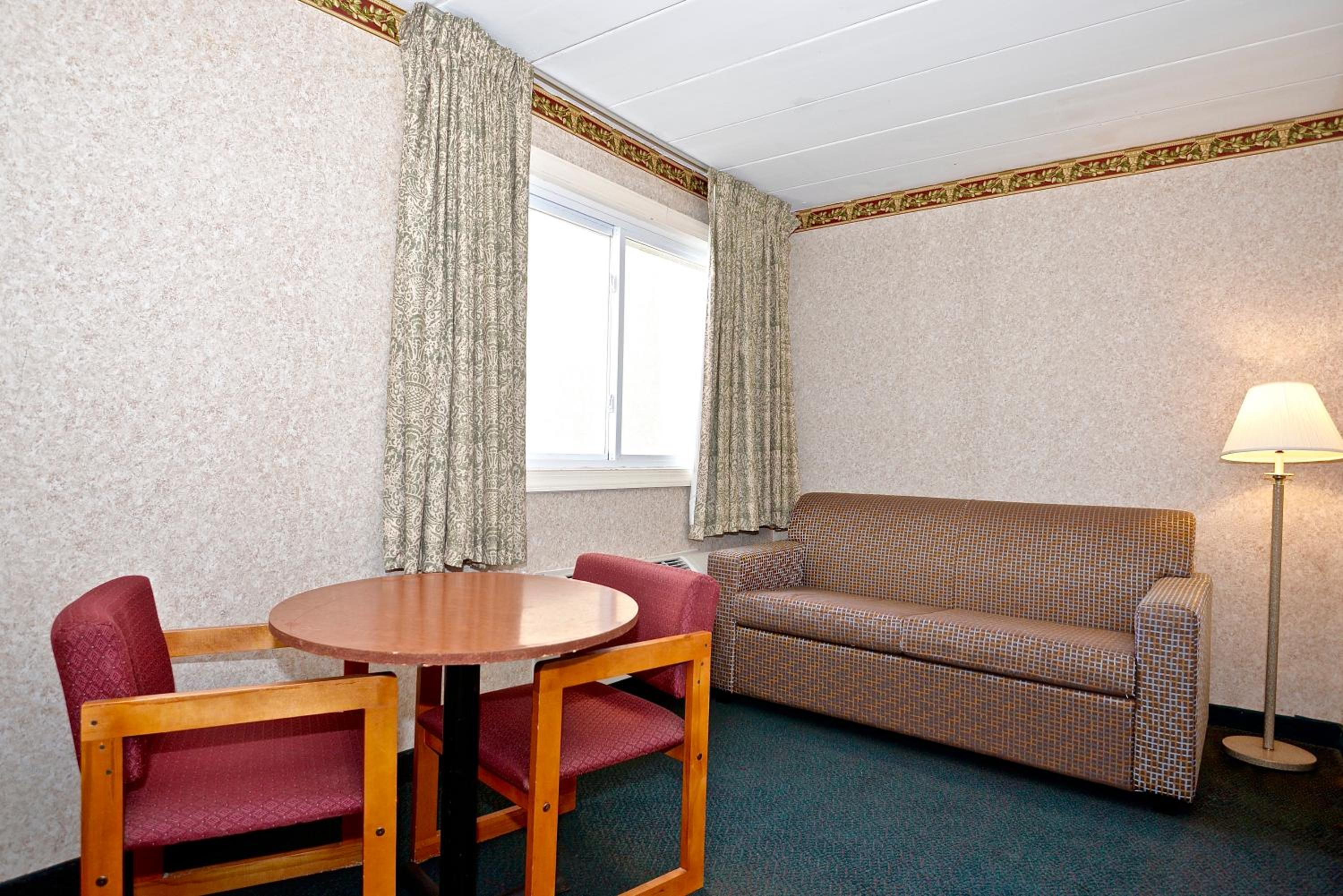 Suite with Two Double Beds and Sofa Bed - Non-Smoking - Photo 2