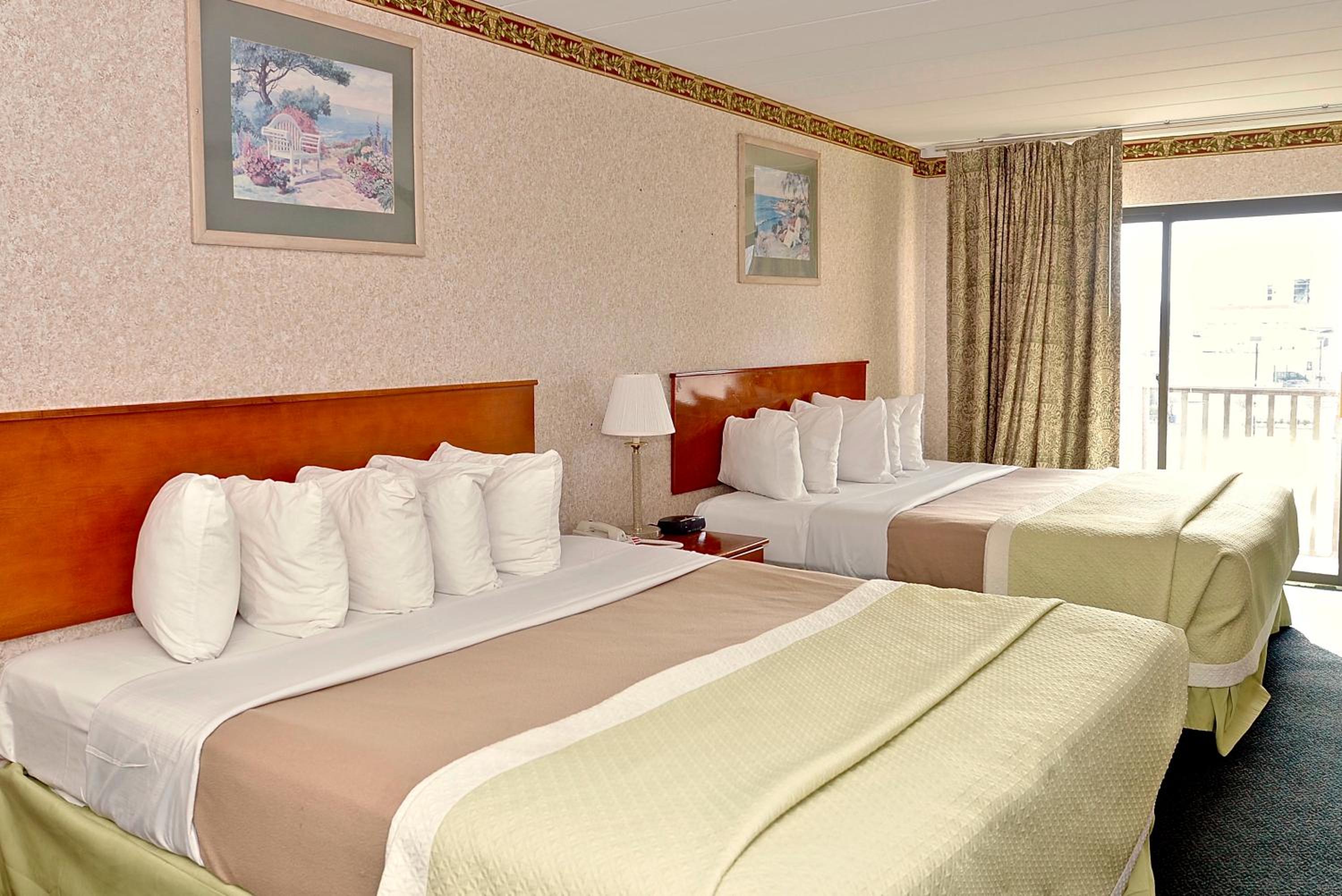 King Suite with Two King Beds - Non-Smoking - Photo 6