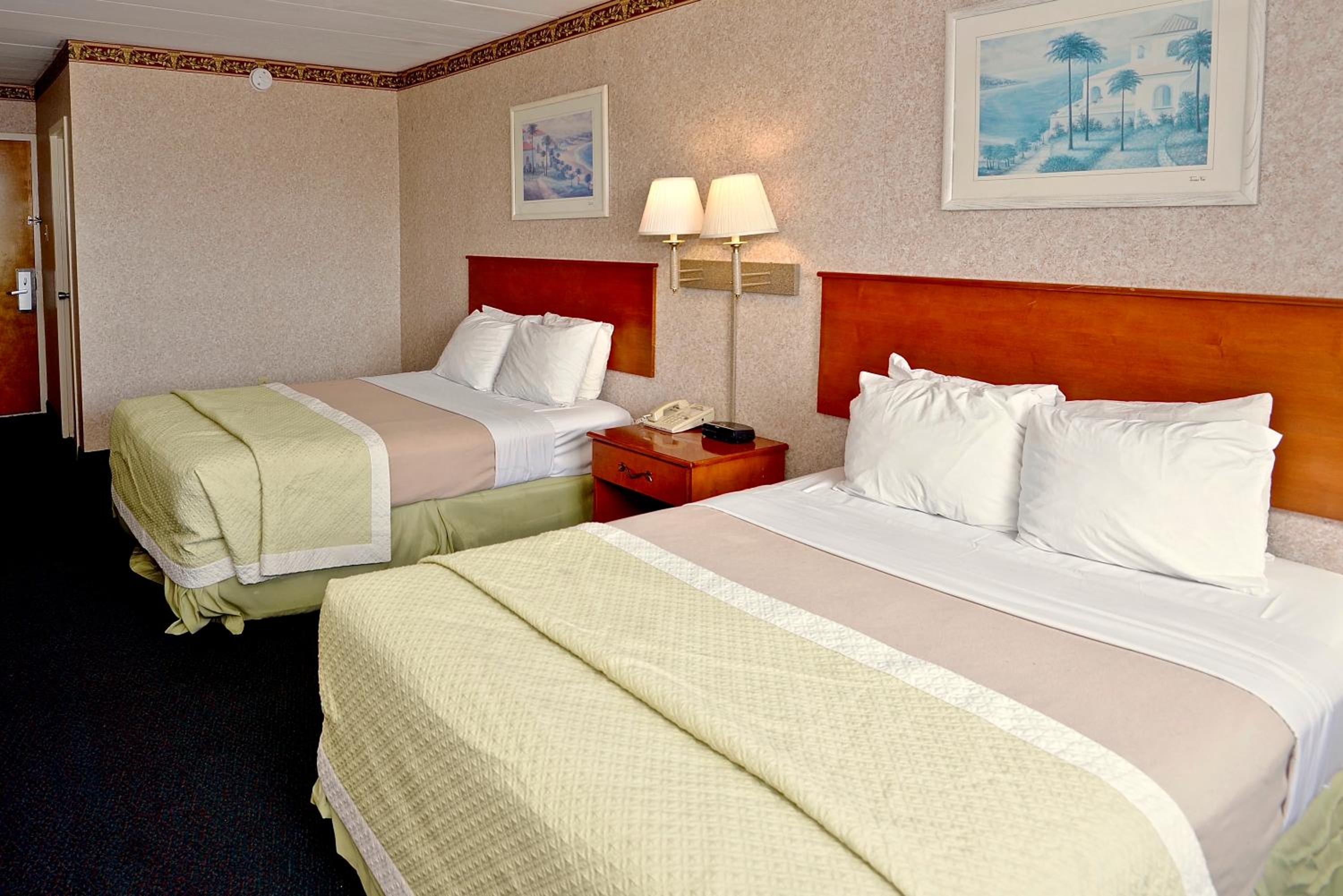 Double Room with Two Double Beds - Smoking - Photo 1
