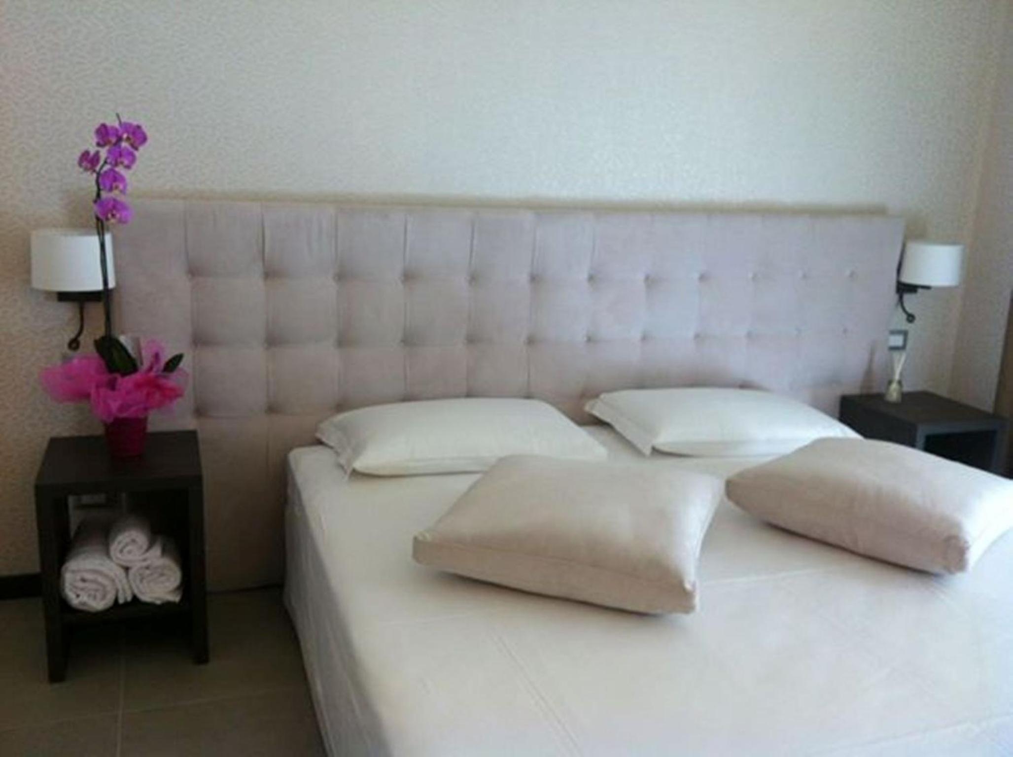 King Room with Lake View - Photo 6
