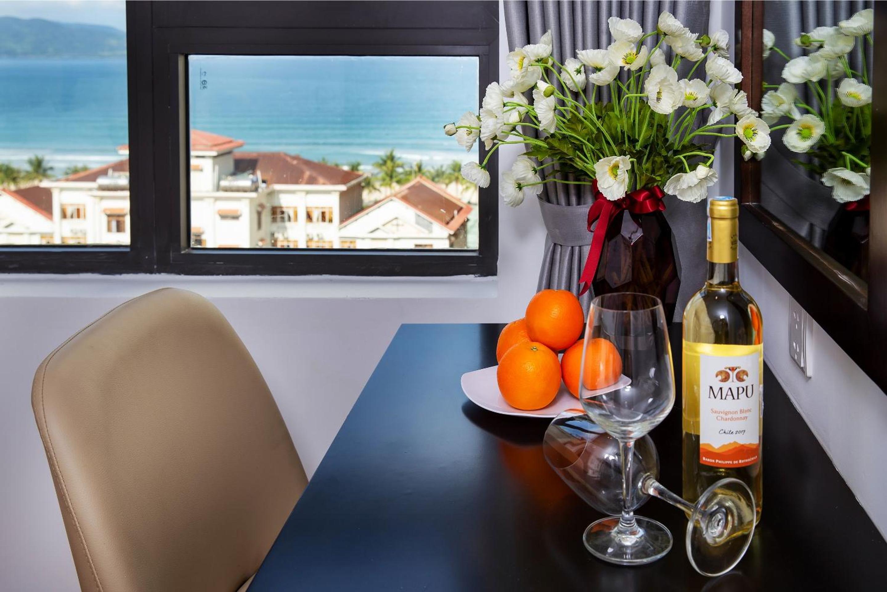 Superior Twin Room with Sea View - Photo 8