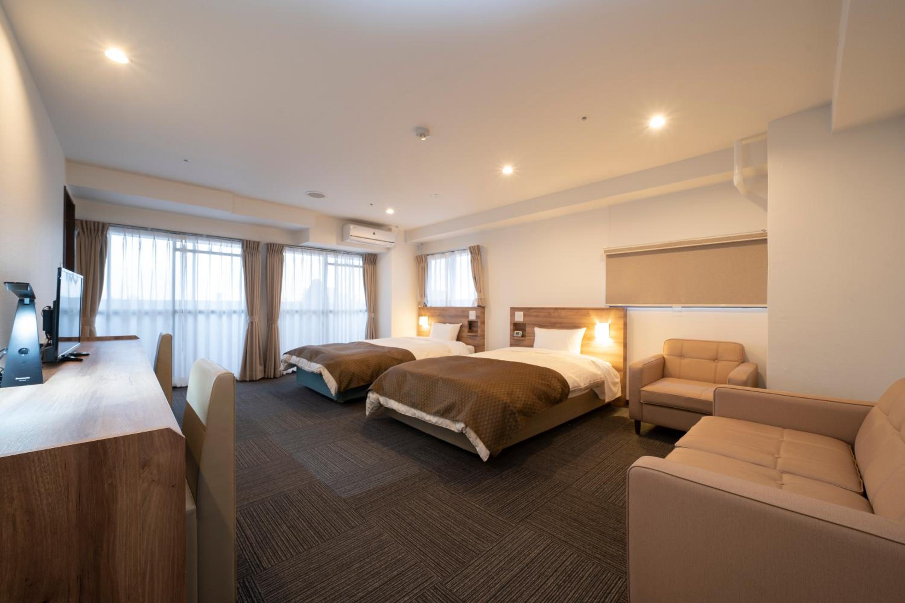 Interconnecting Family Rooms - Non-Smoking photo 2