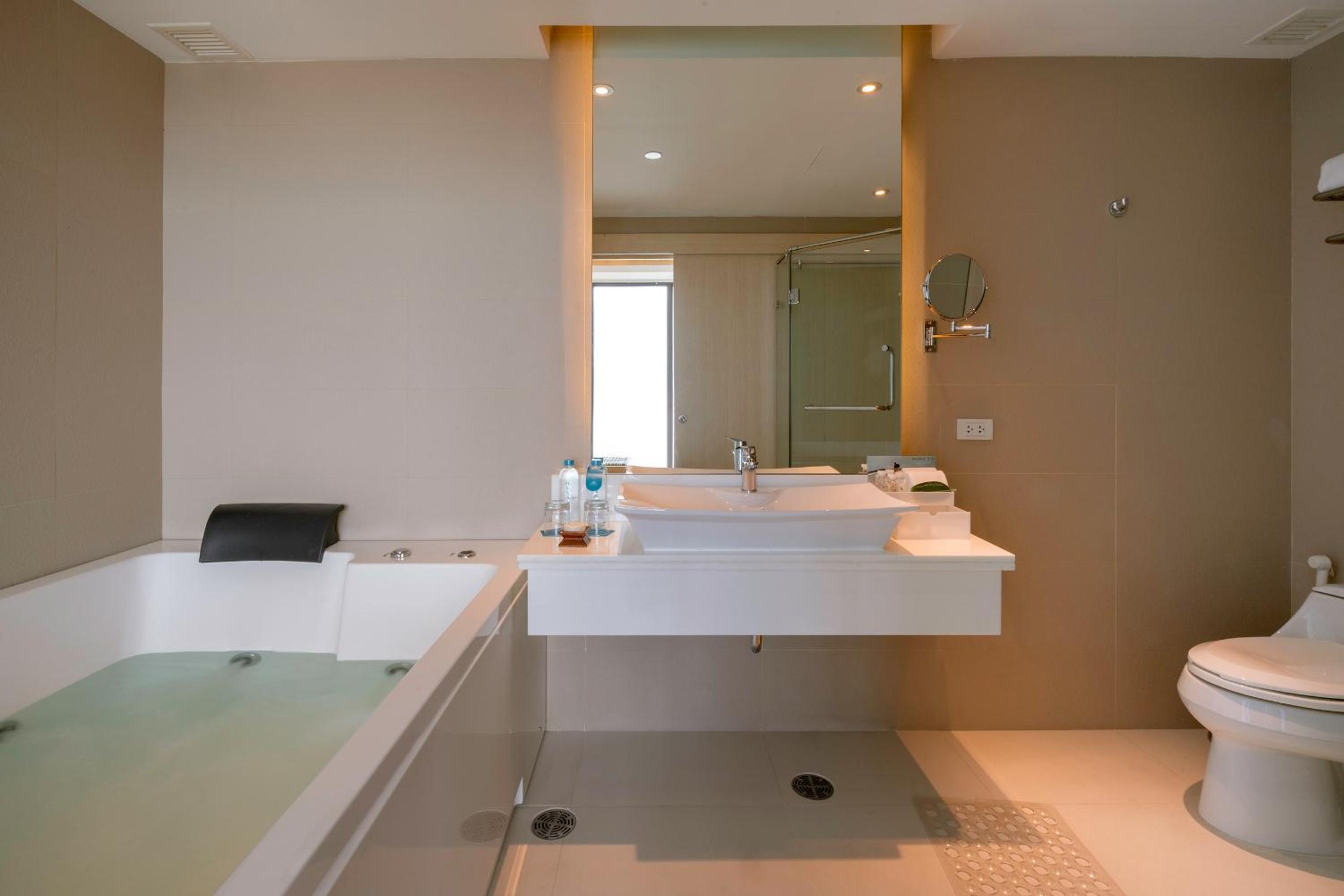 Duplex Suite with Club Benefits with Sea View thumbnail 6