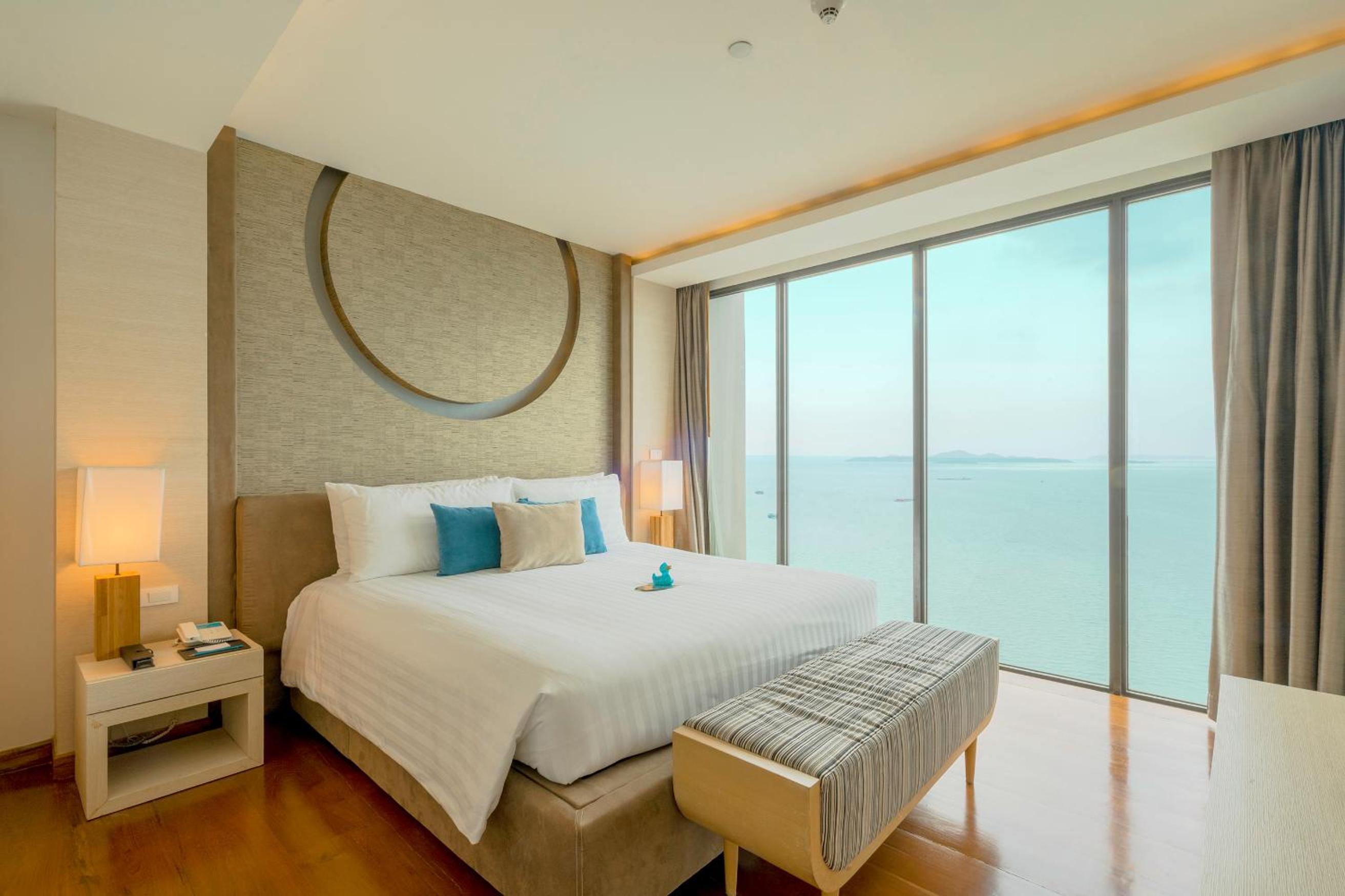 Duplex Suite with Club Benefits with Sea View thumbnail 5