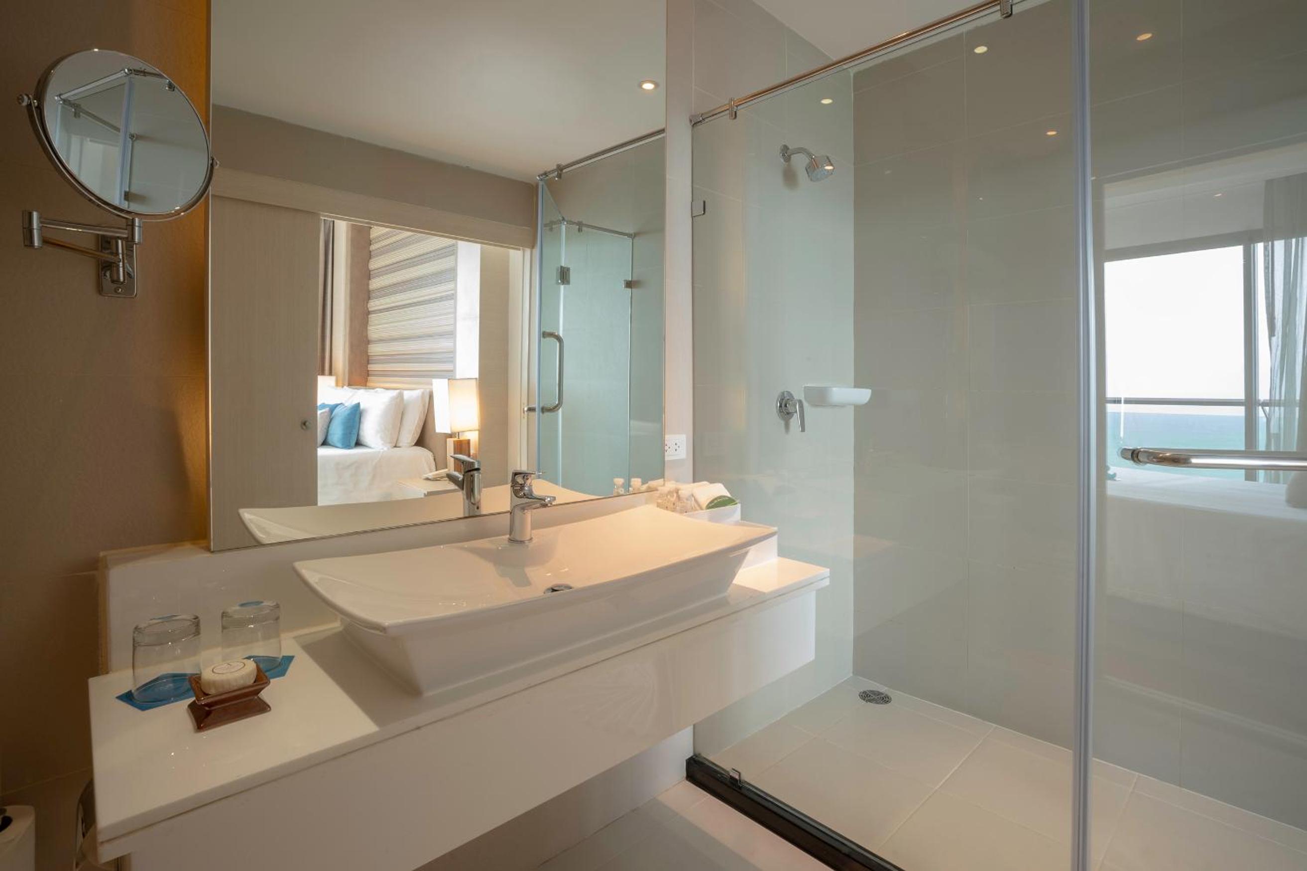 Top Star Duplex Suite with Club Benefits with Sea View