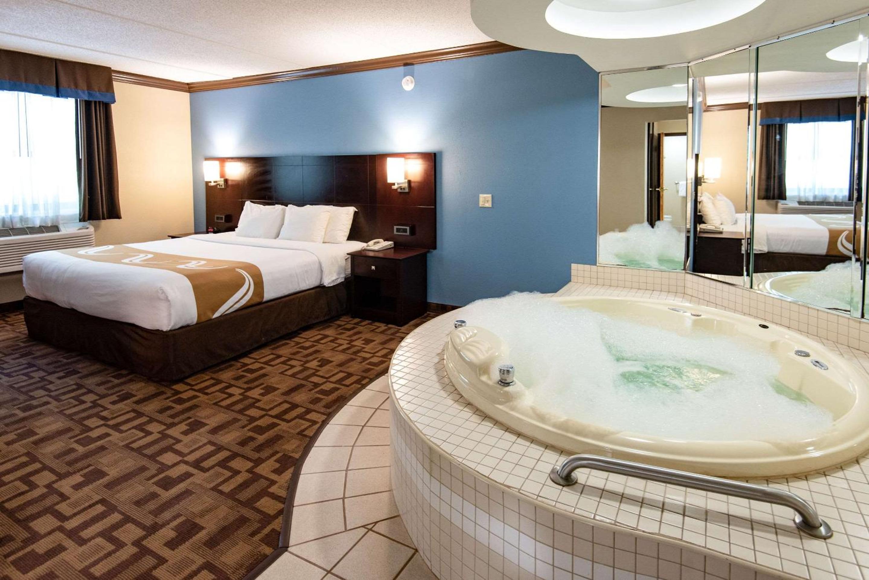 King Suite with Hot Tub - Non-Smoking
