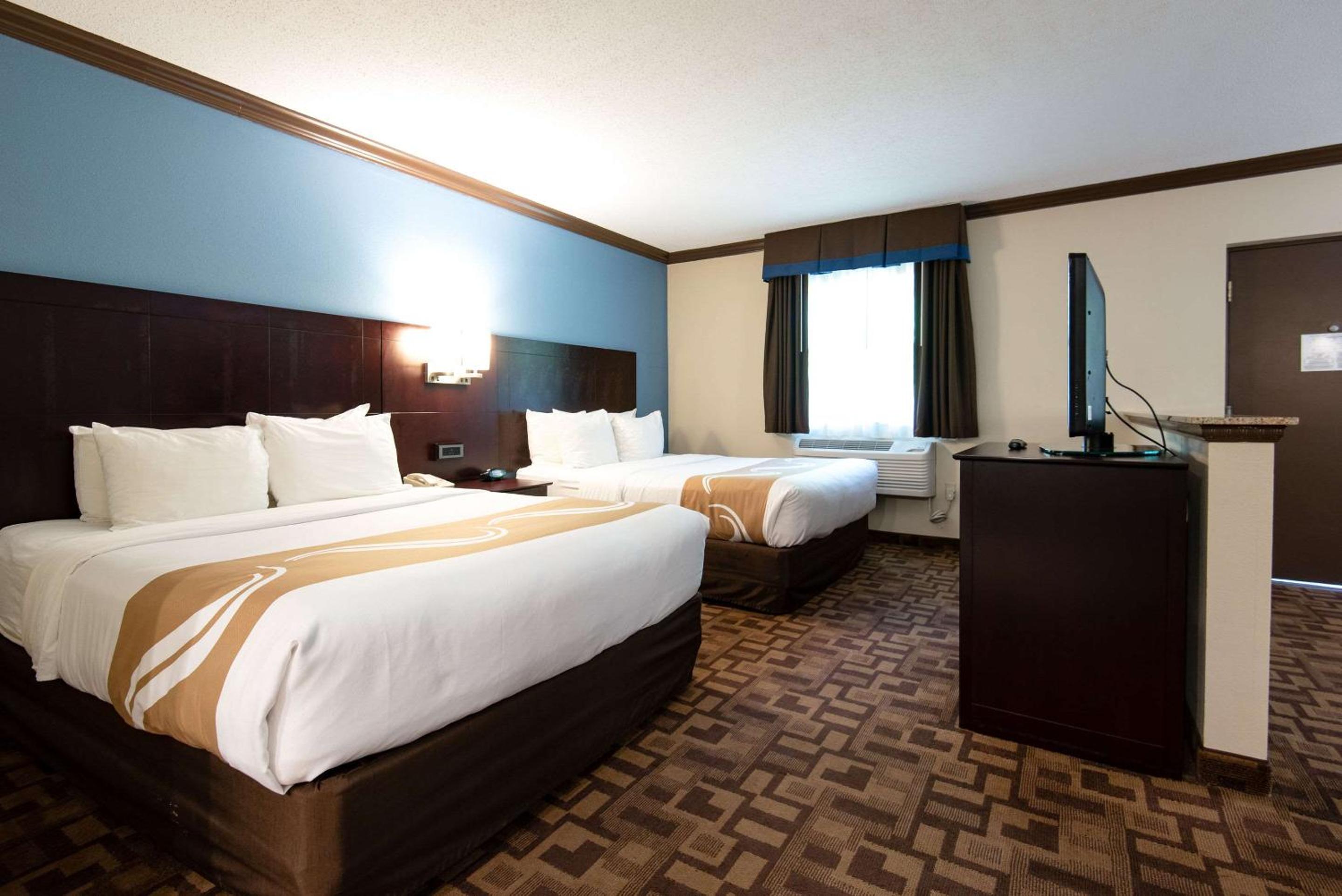 Queen Suite with Two Queen Beds - Non-Smoking photo 1