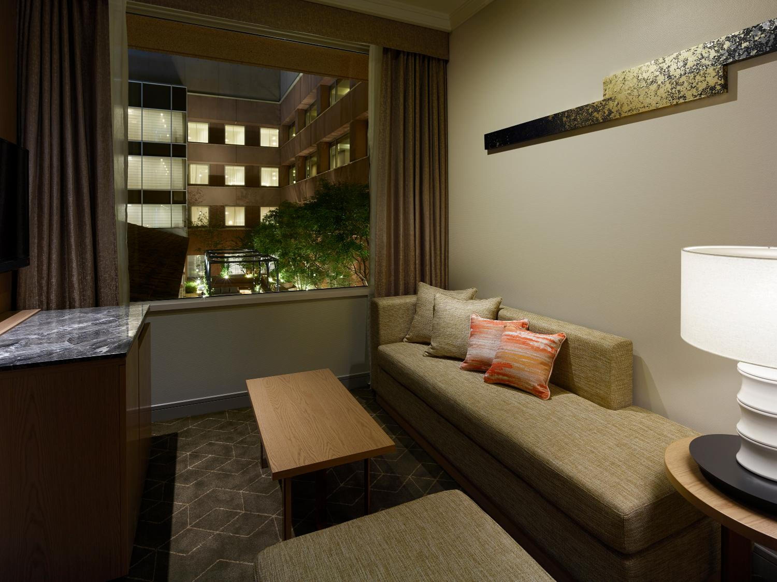 Deluxe King Room With Patio View - Non-Smoking - Photo 3