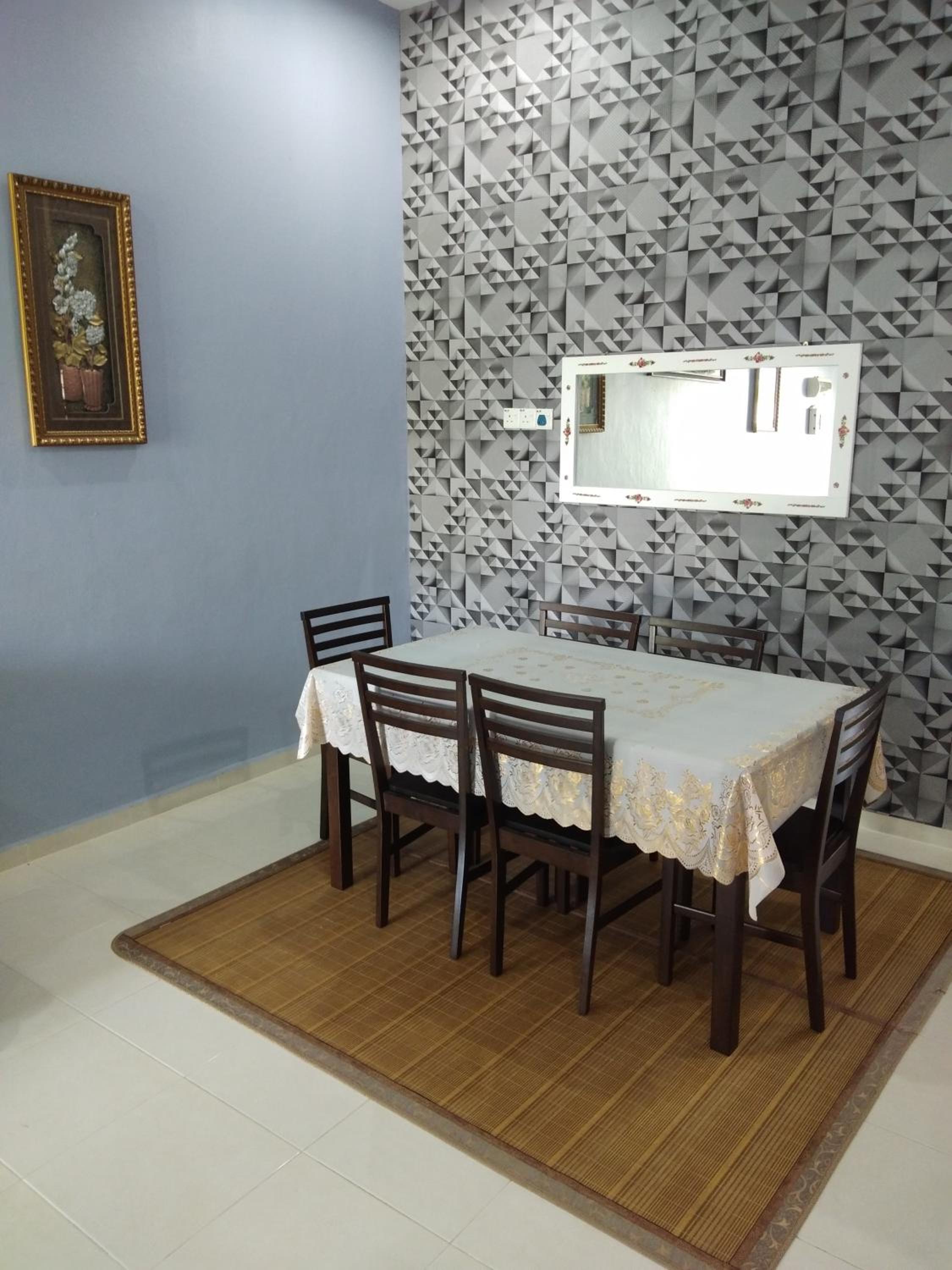 Three-Bedroom House photo 3