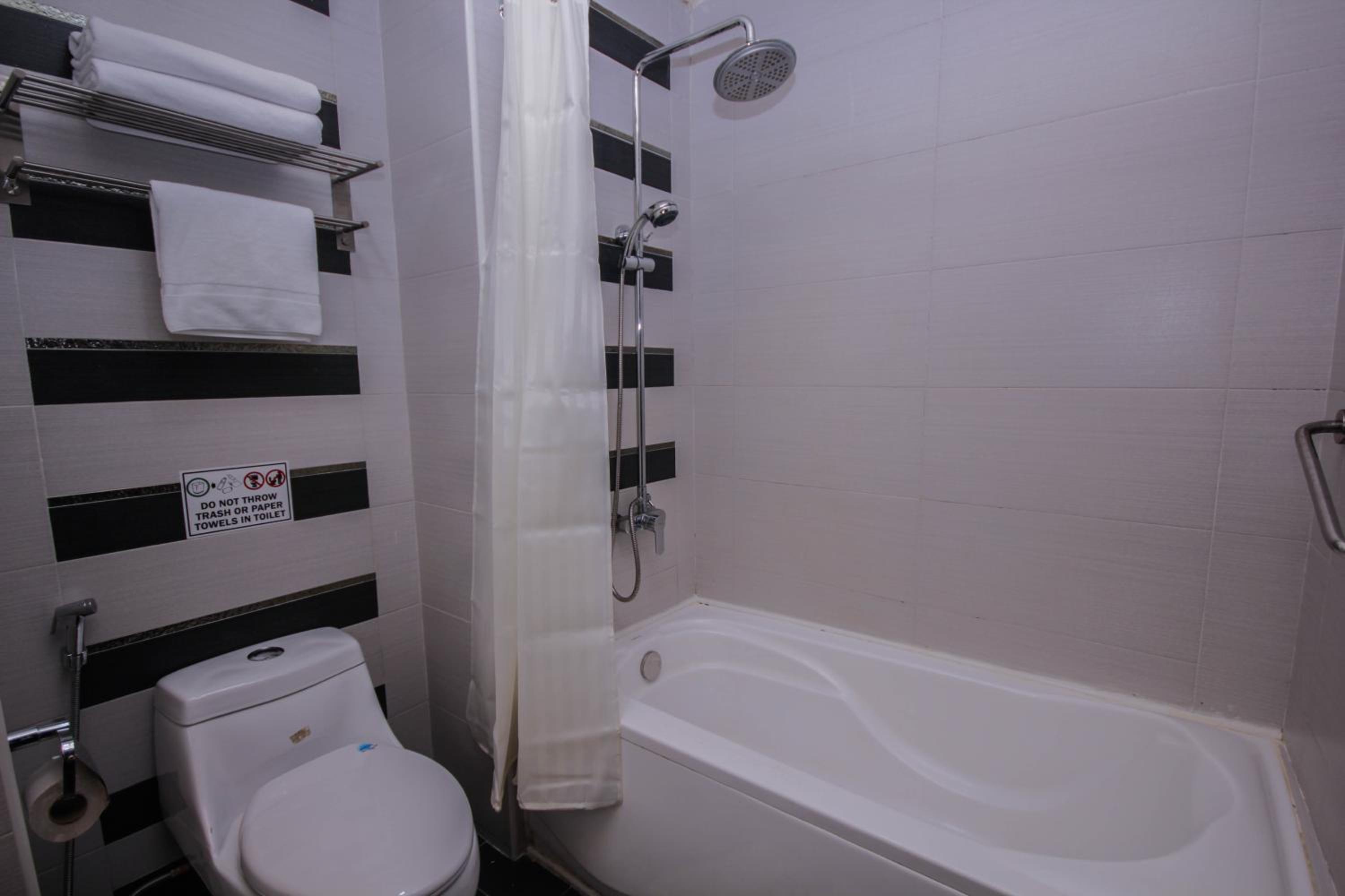 Deluxe King Room - Photo 5