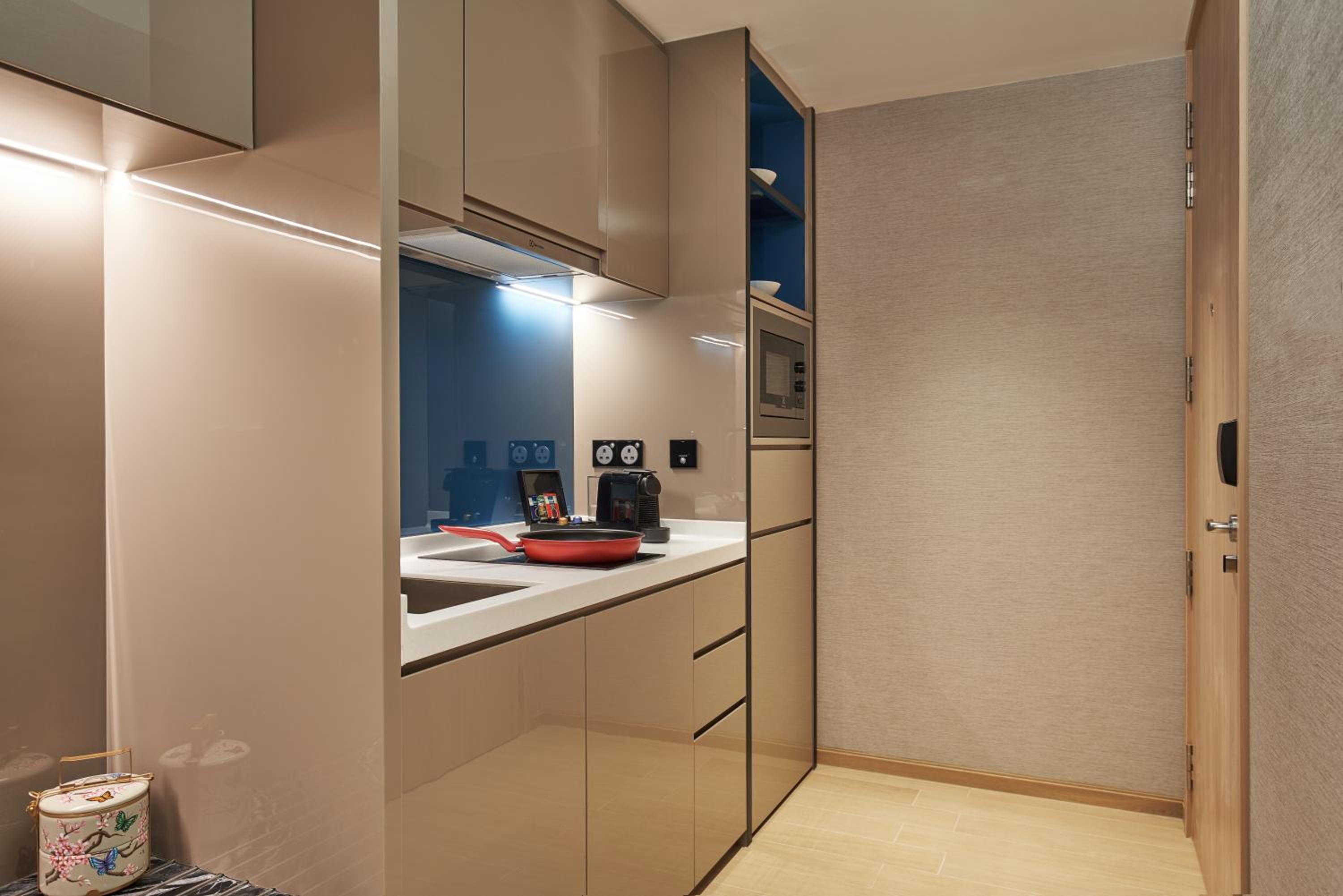 Studio Executive with Kitchenette & Lounge Access