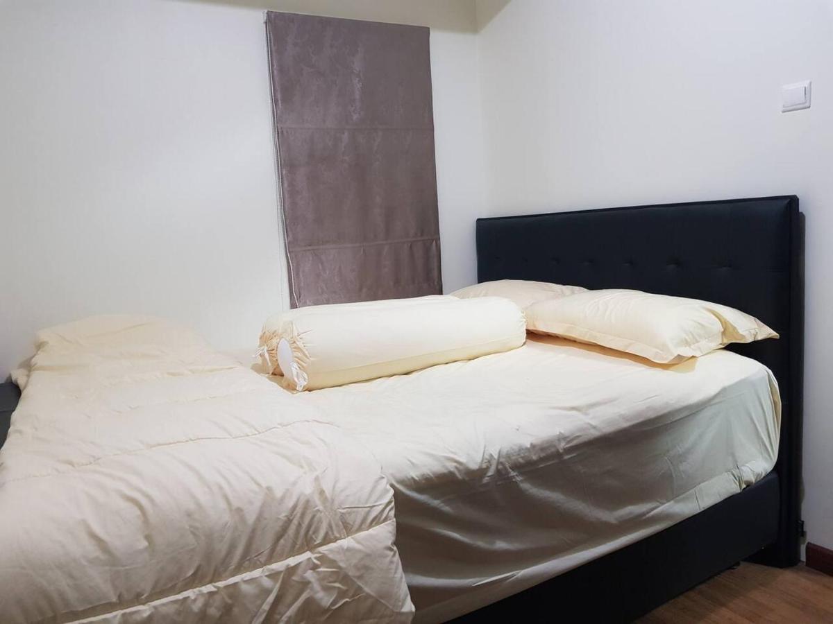 Apartment with Balcony - Photo 14