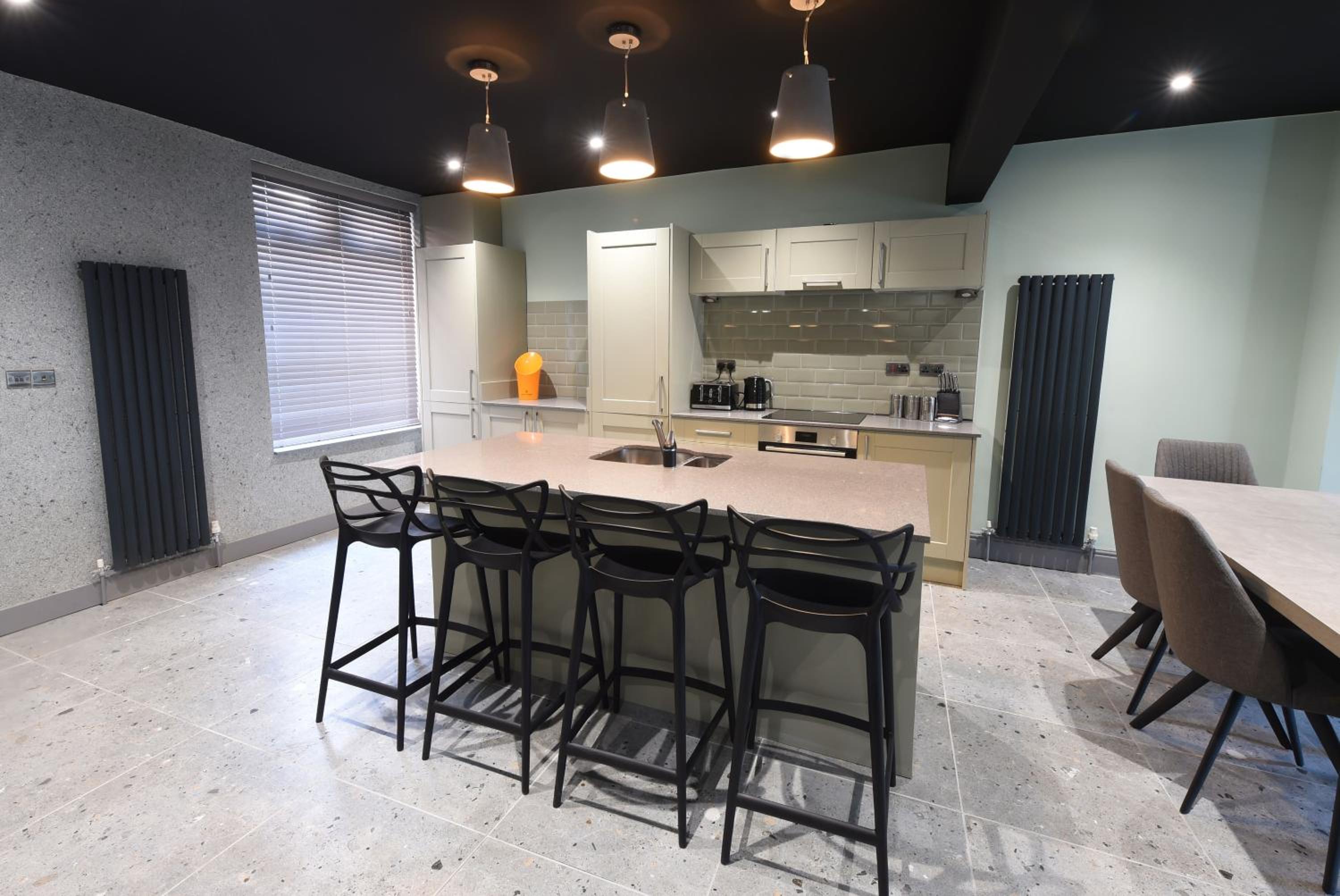 Three-Bedroom Apartment - Photo 43