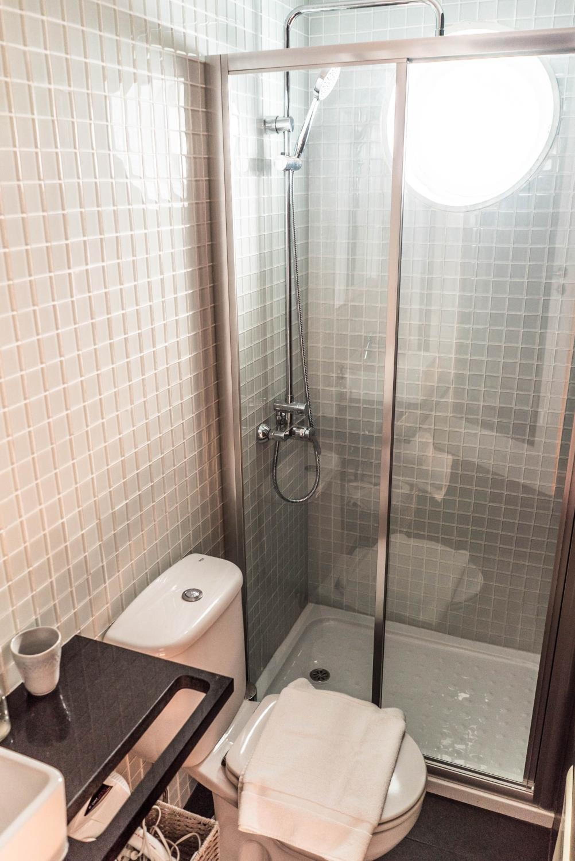 Two-Bedroom House - Photo 23