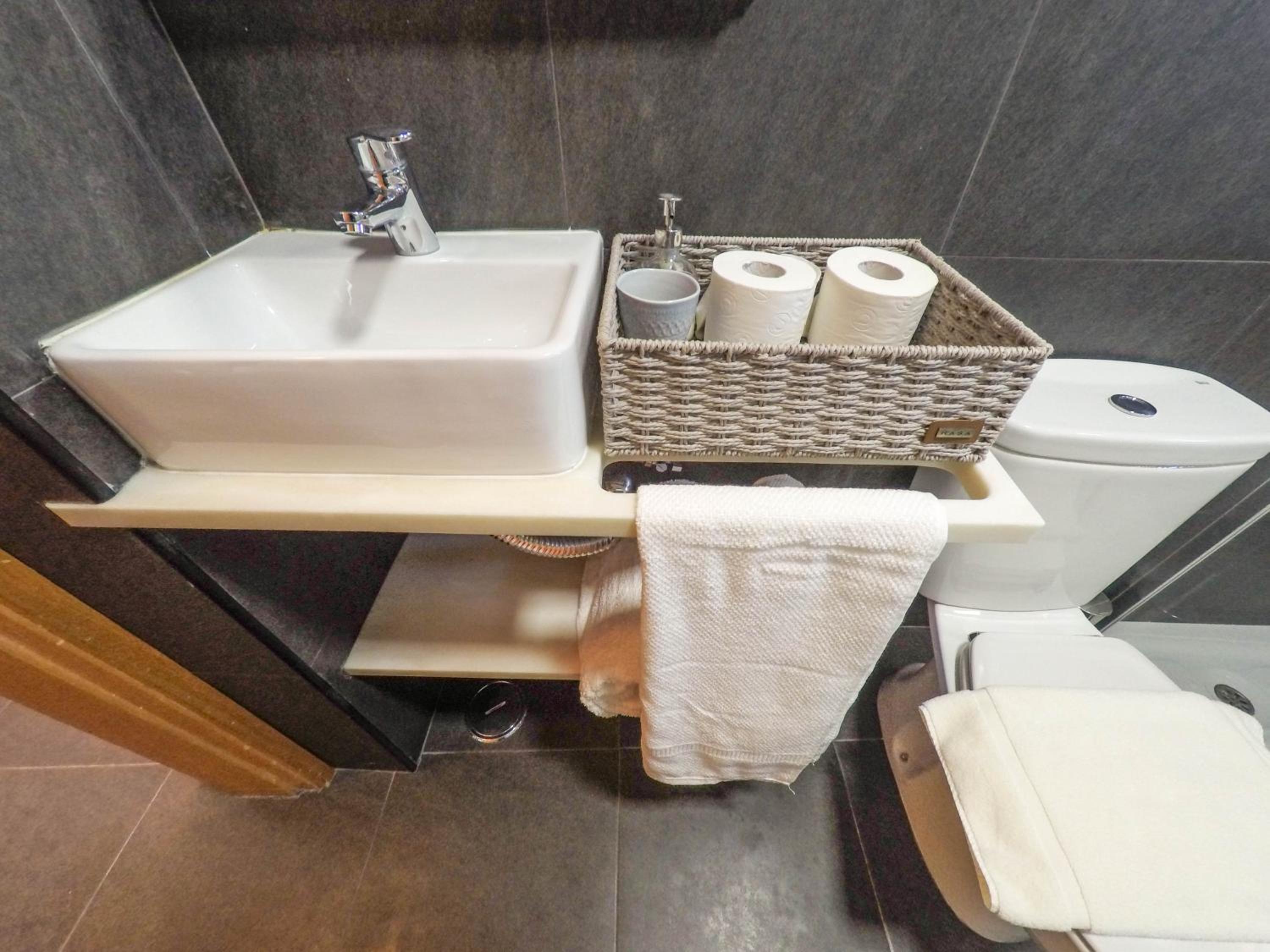 Two-Bedroom House - Photo 16