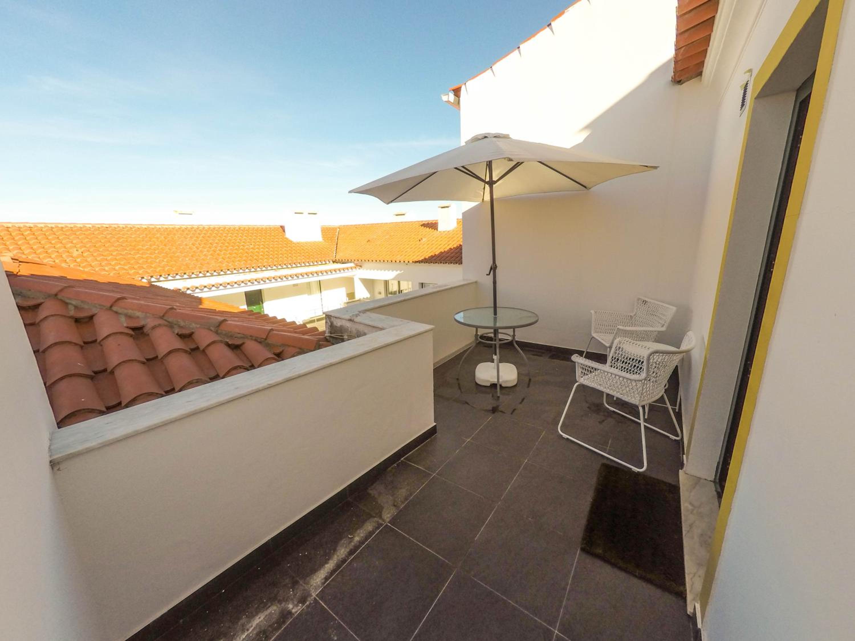 Two-Bedroom House - Photo 18