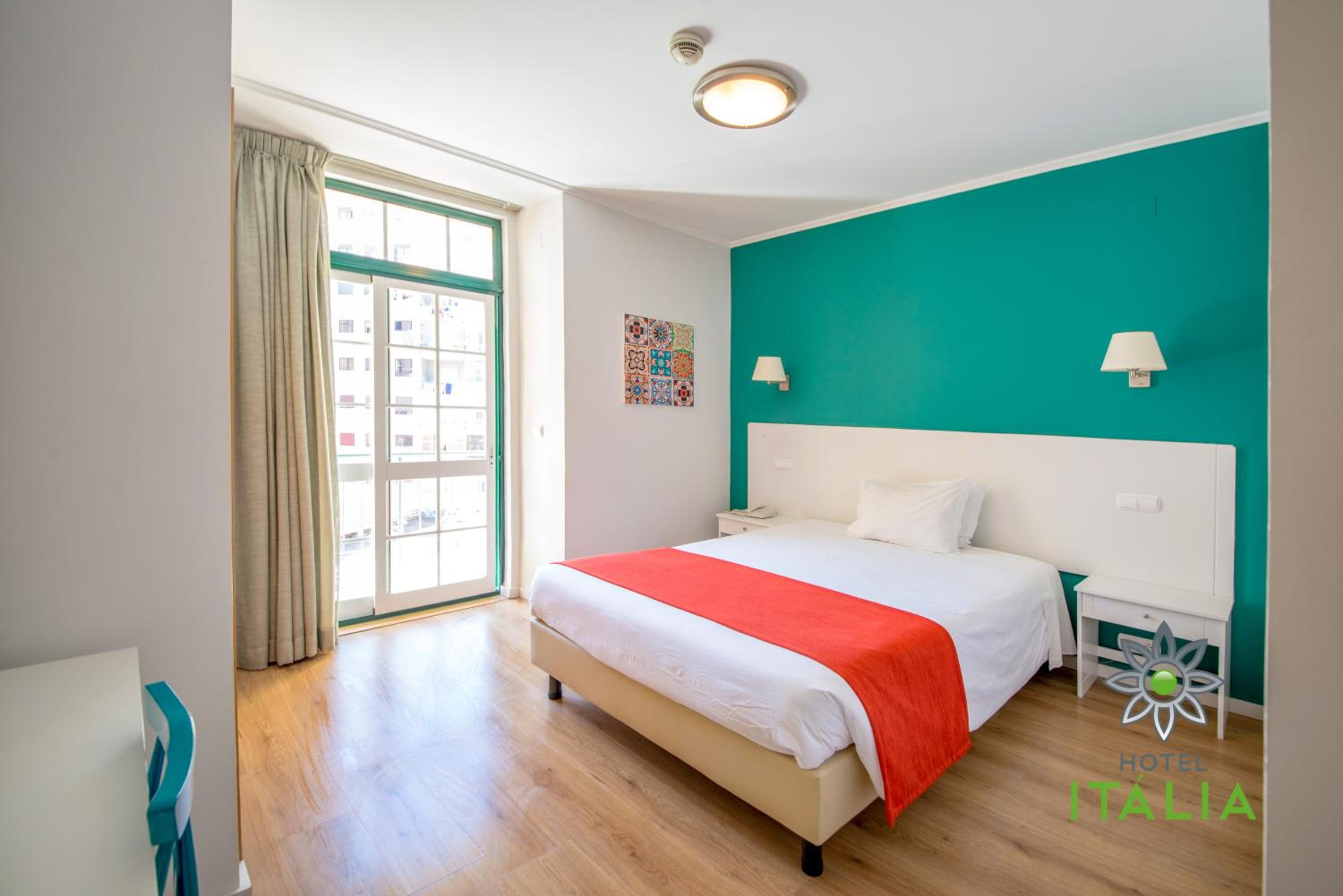 Double Room with Balcony - Photo 2