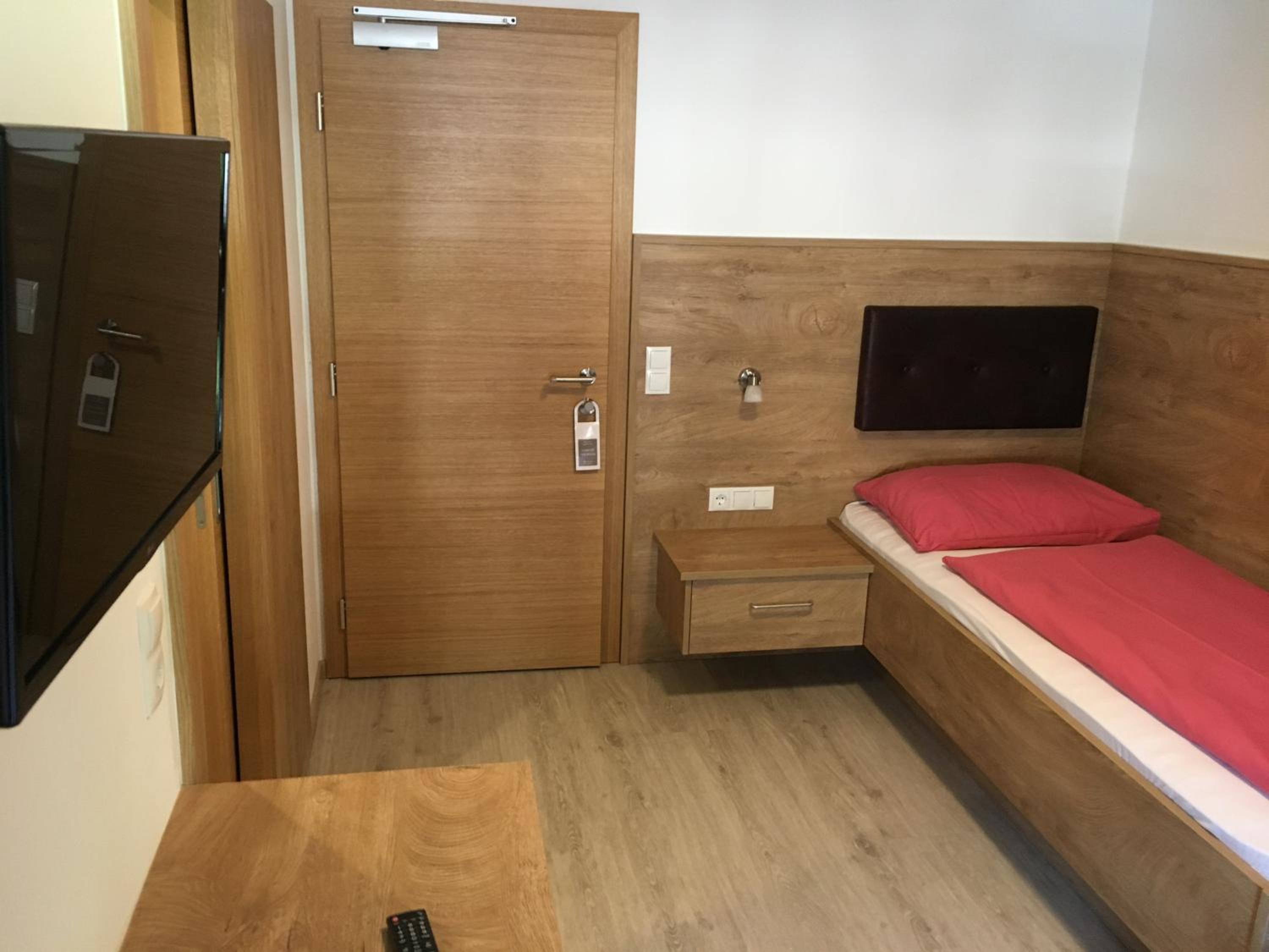 Single Room with Balcony photo 2