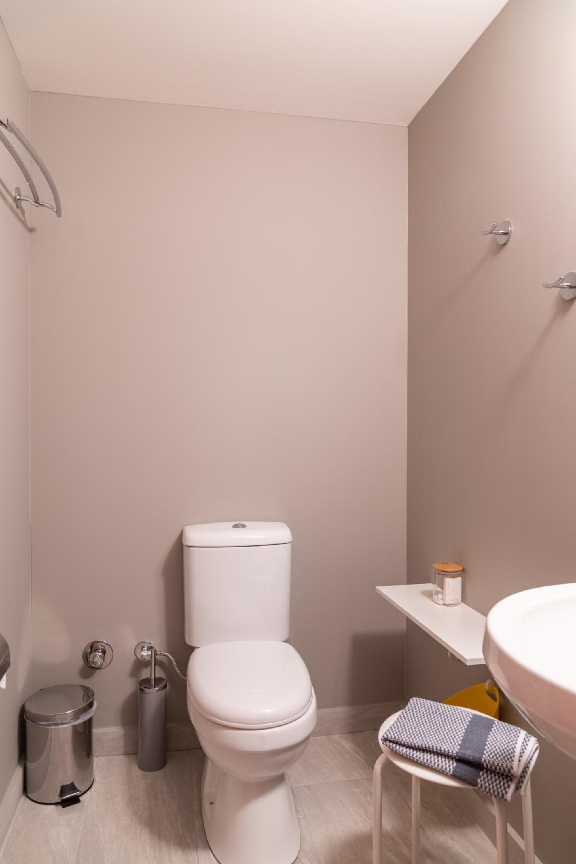 Studio Apartment - Photo 10