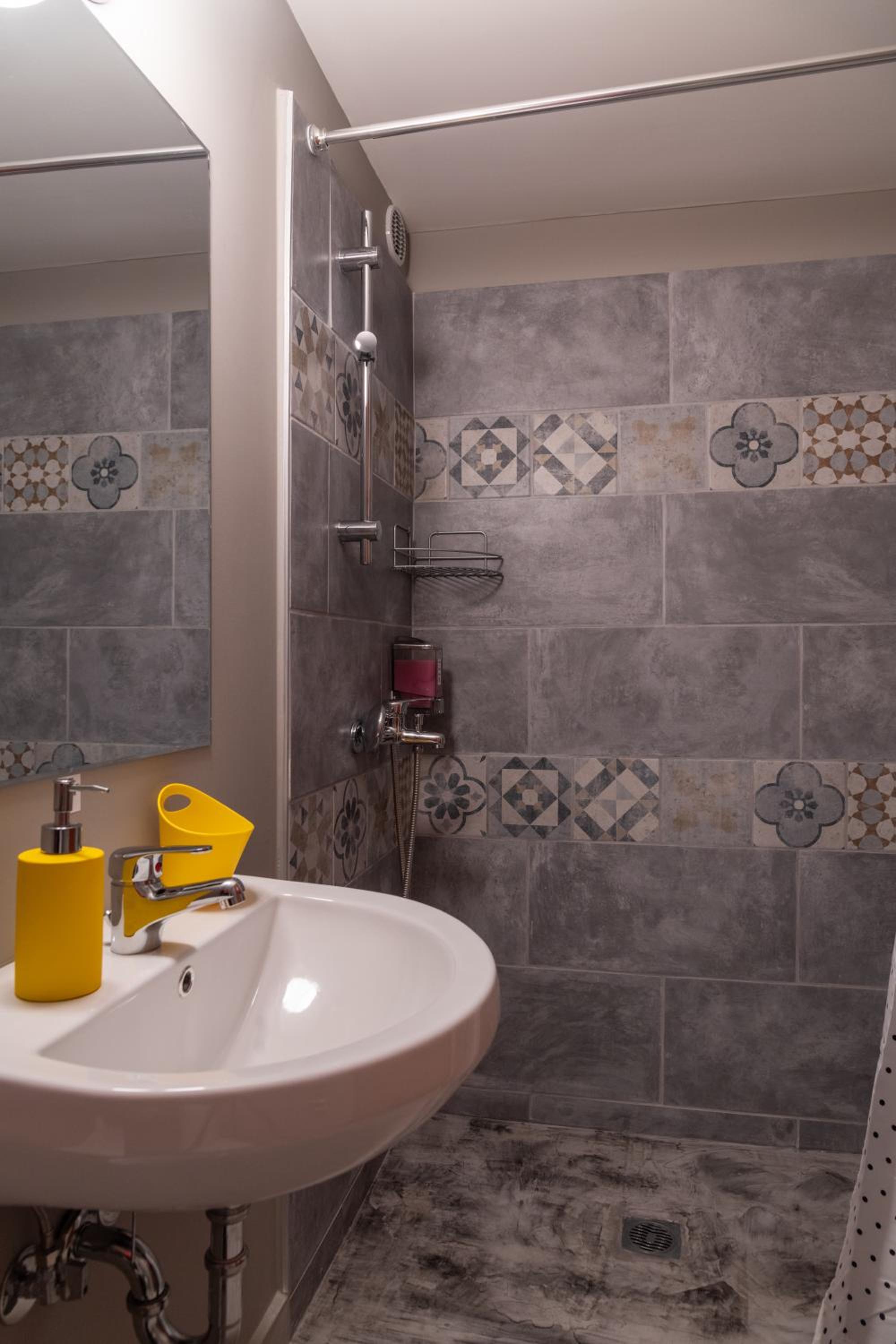 Studio Apartment - Photo 2