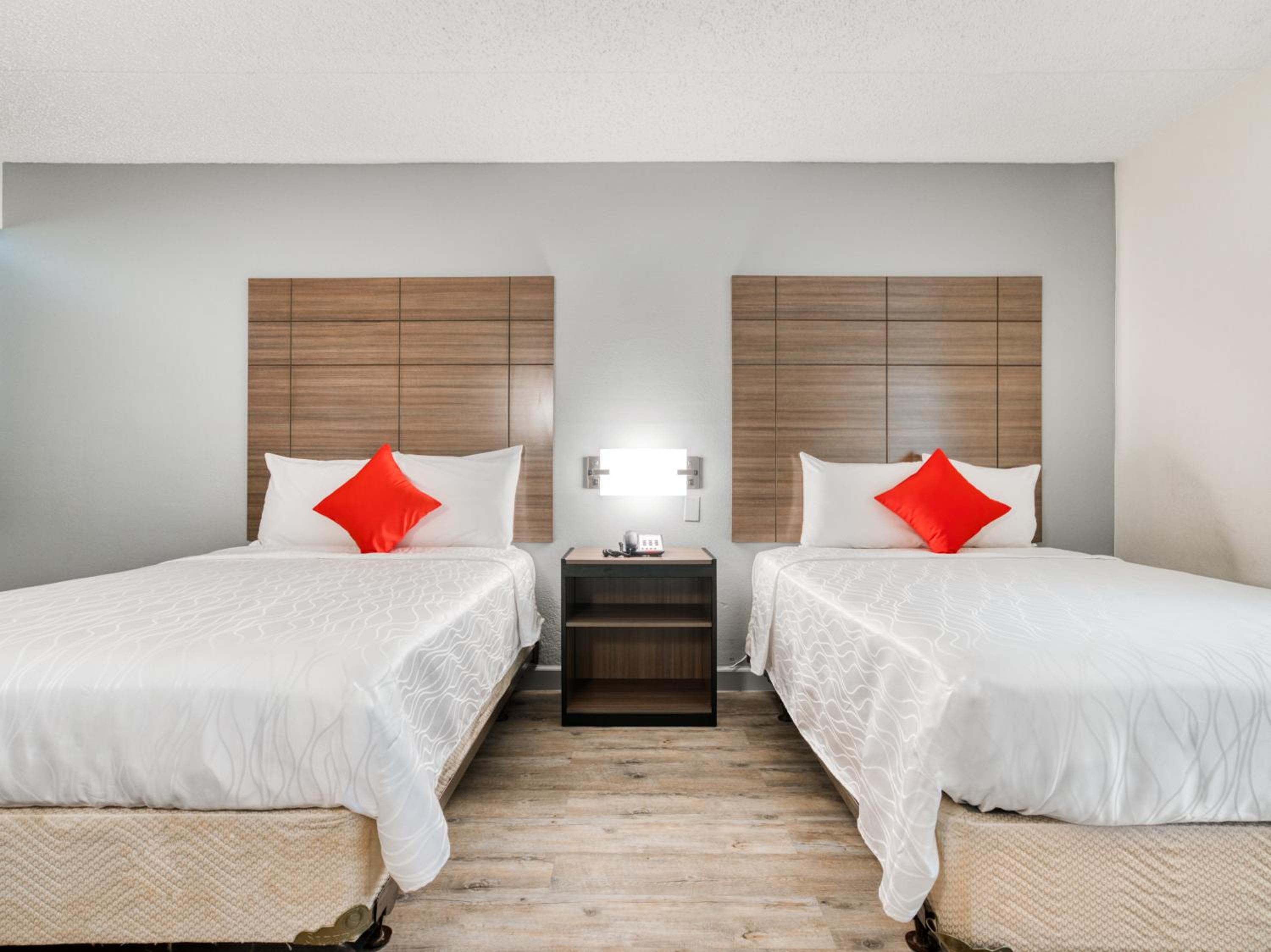 Queen Room with Two Queen Beds photo 1