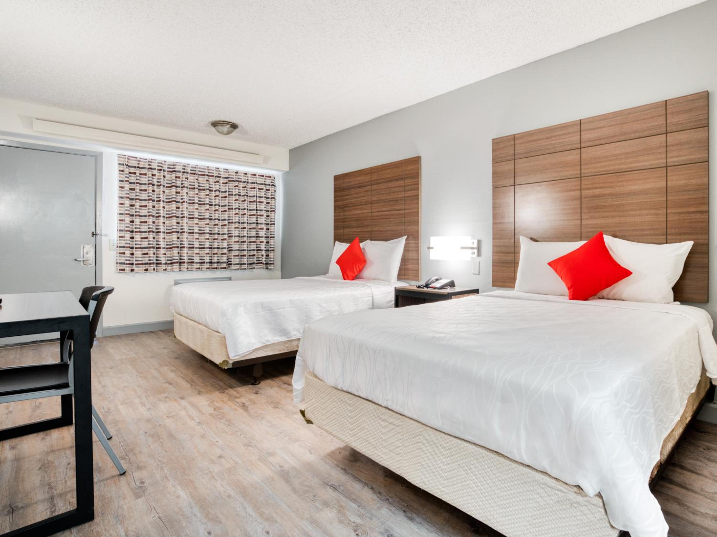 Queen Room with Two Queen Beds photo 2