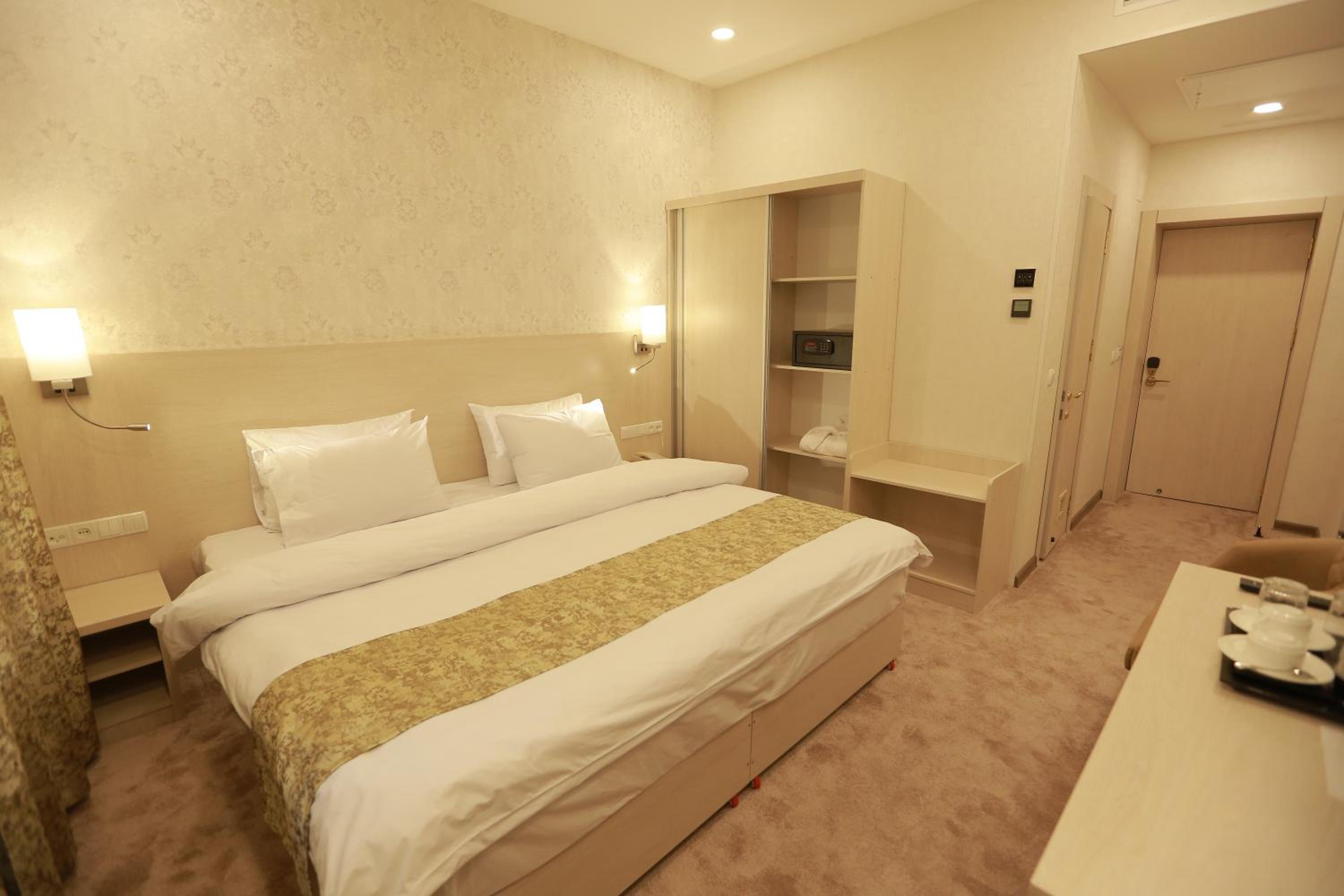 Double or Twin Room with Swimming Pool Access