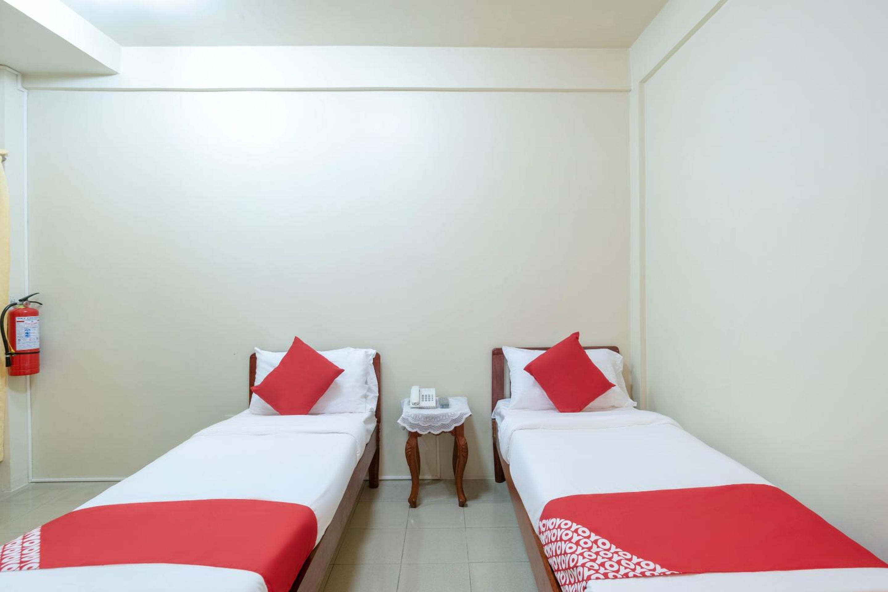 Standard Twin Room - Photo 4