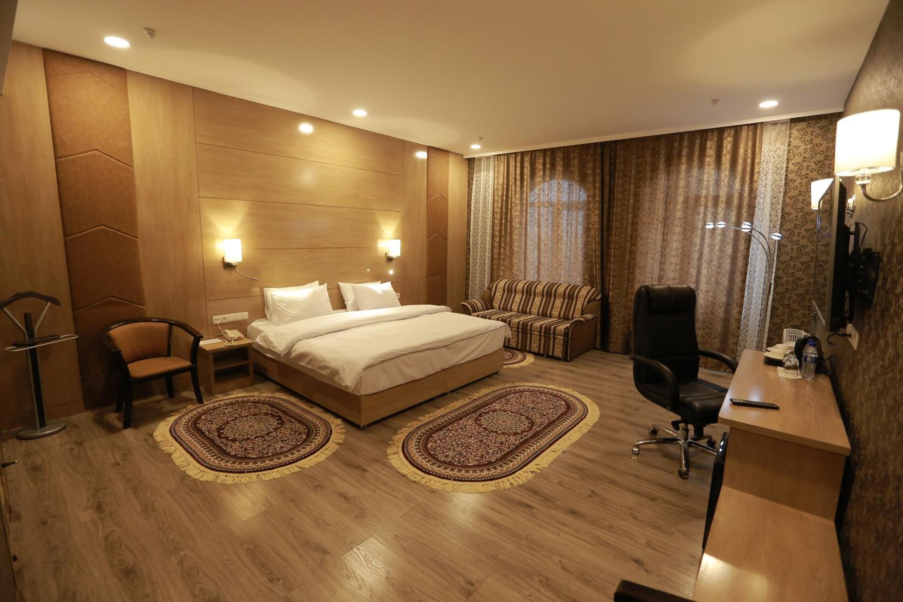 Deluxe Double or Twin Room with Pool Access