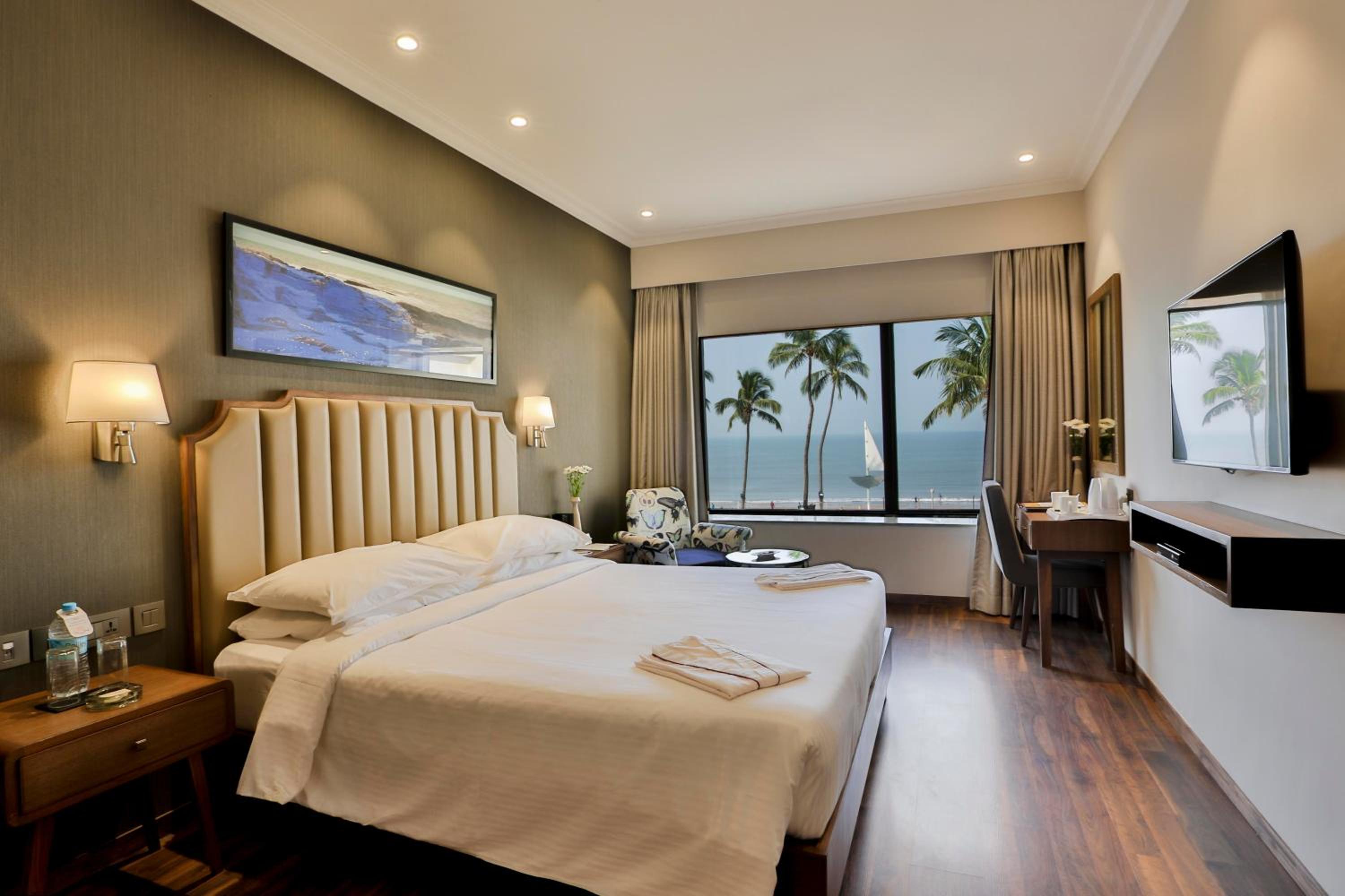 Grand Room Ocean View with 15% discount on food and beverages