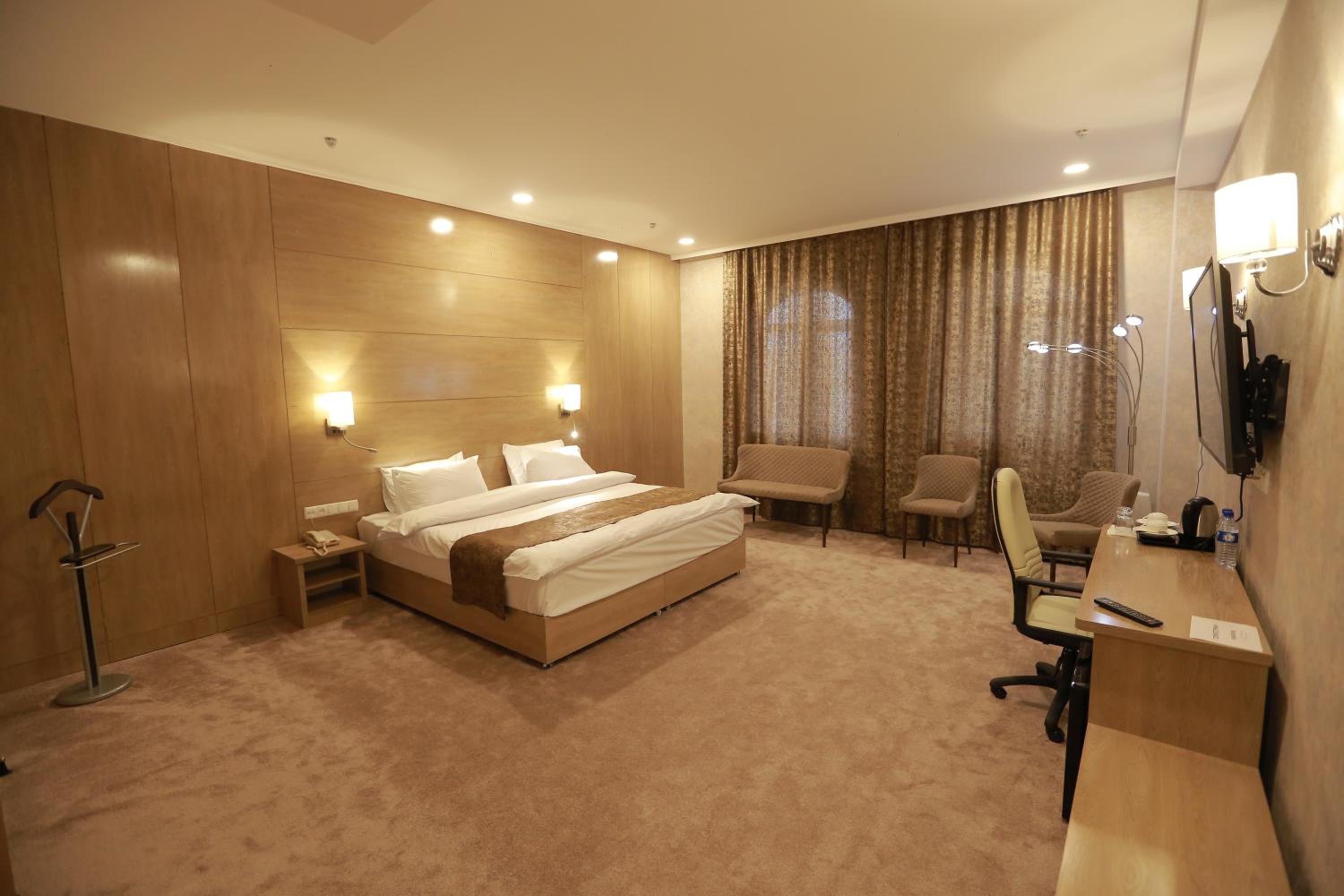 Deluxe Double or Twin Room with Pool View