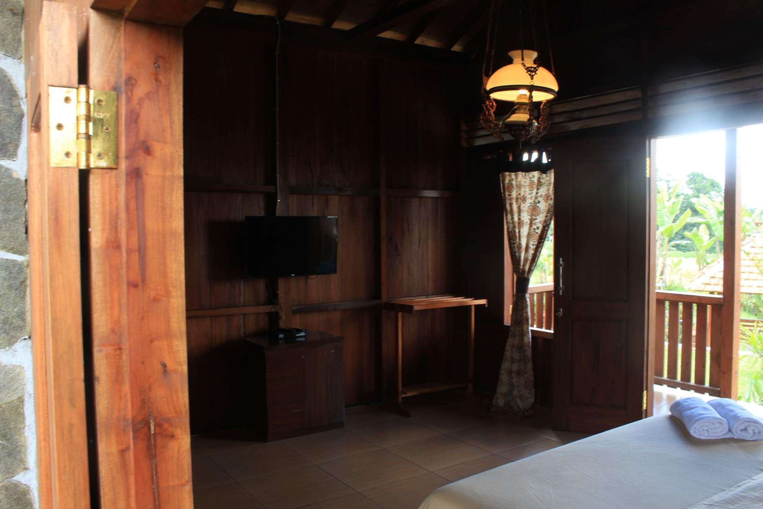 Cottage with Garden View - Photo 2