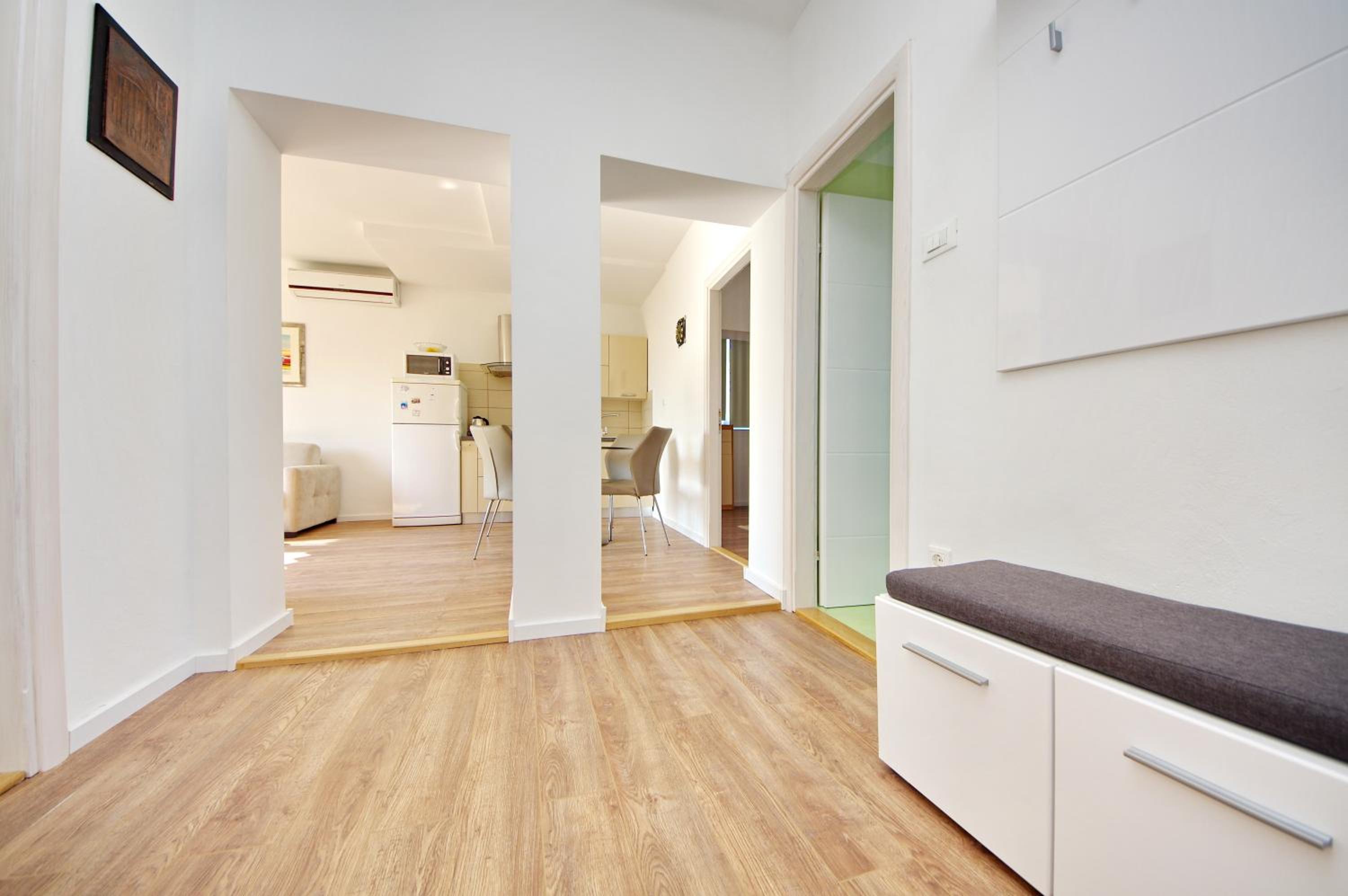Apartment with Balcony - Photo 6
