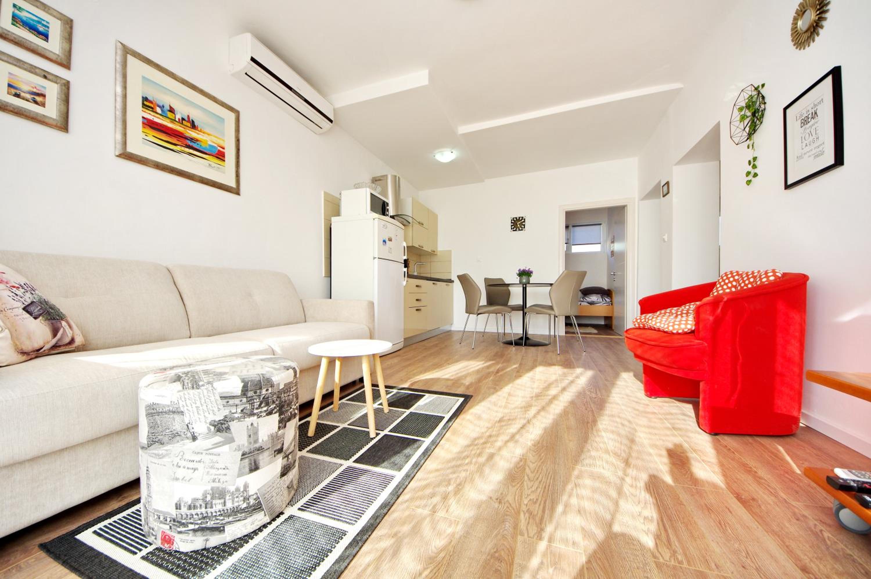 Apartment with Balcony - Photo 34