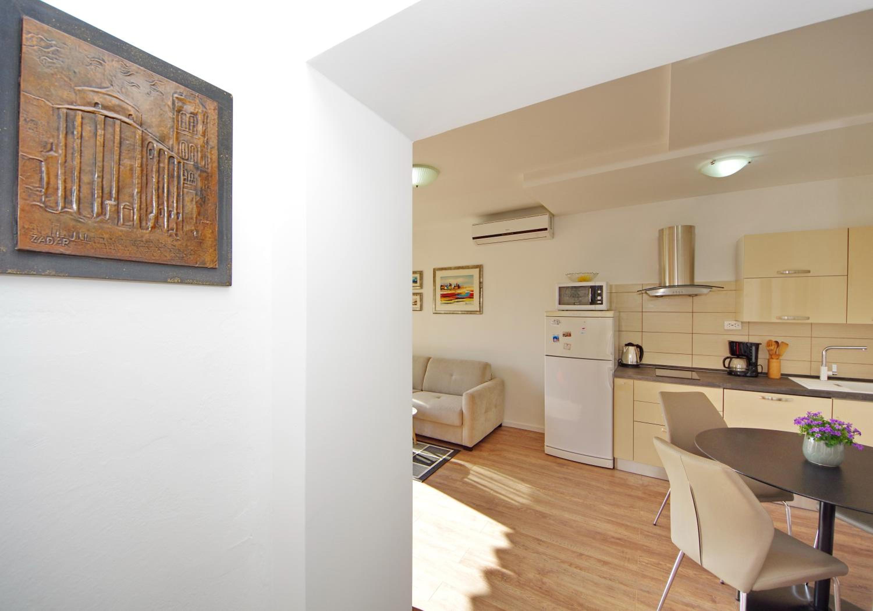 Apartment with Balcony - Photo 3